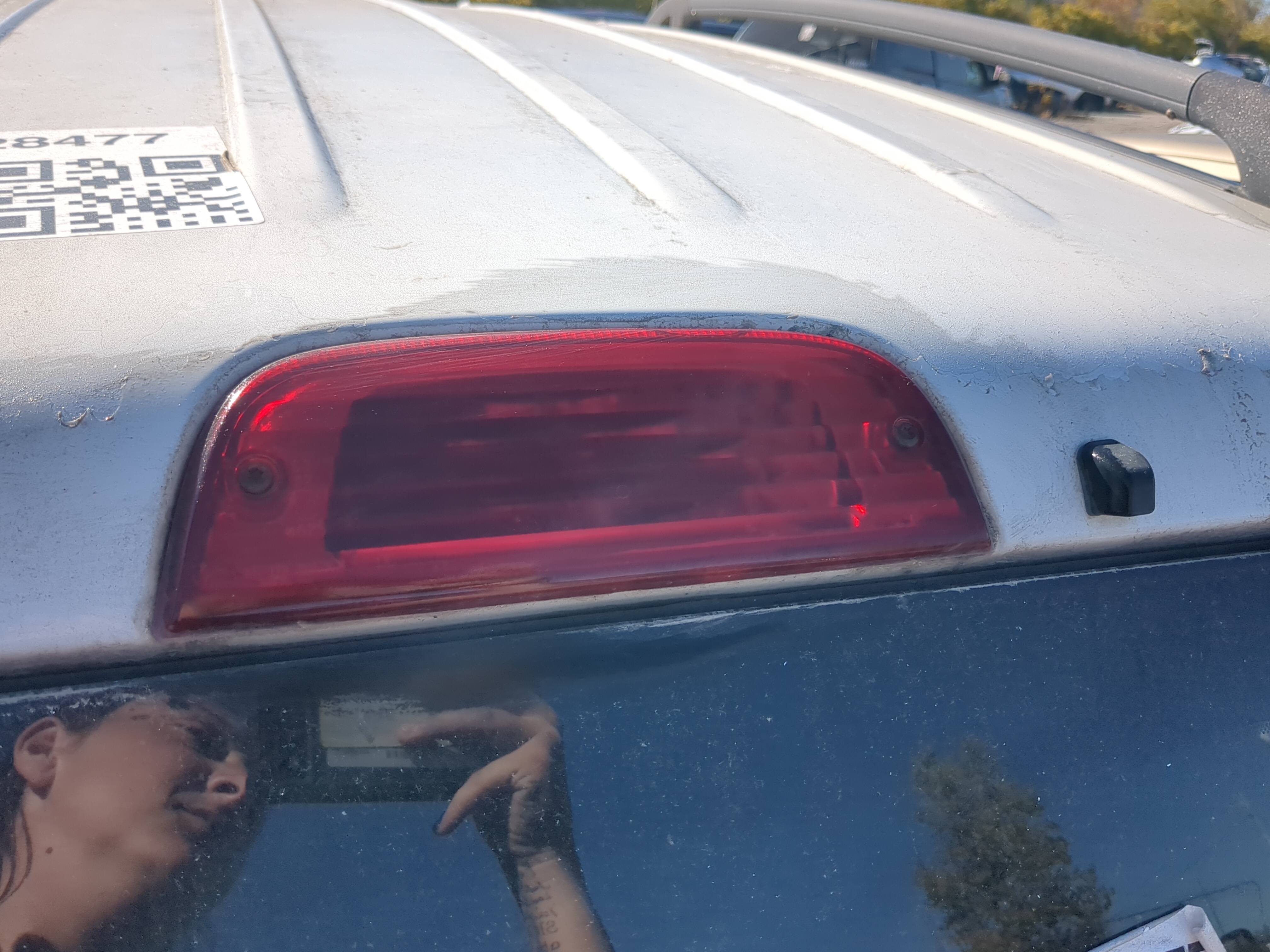 2002-2004 Jeep Liberty Rear Center Lid Brake Light Tail Light 823261 - Oemusedautoparts1.com