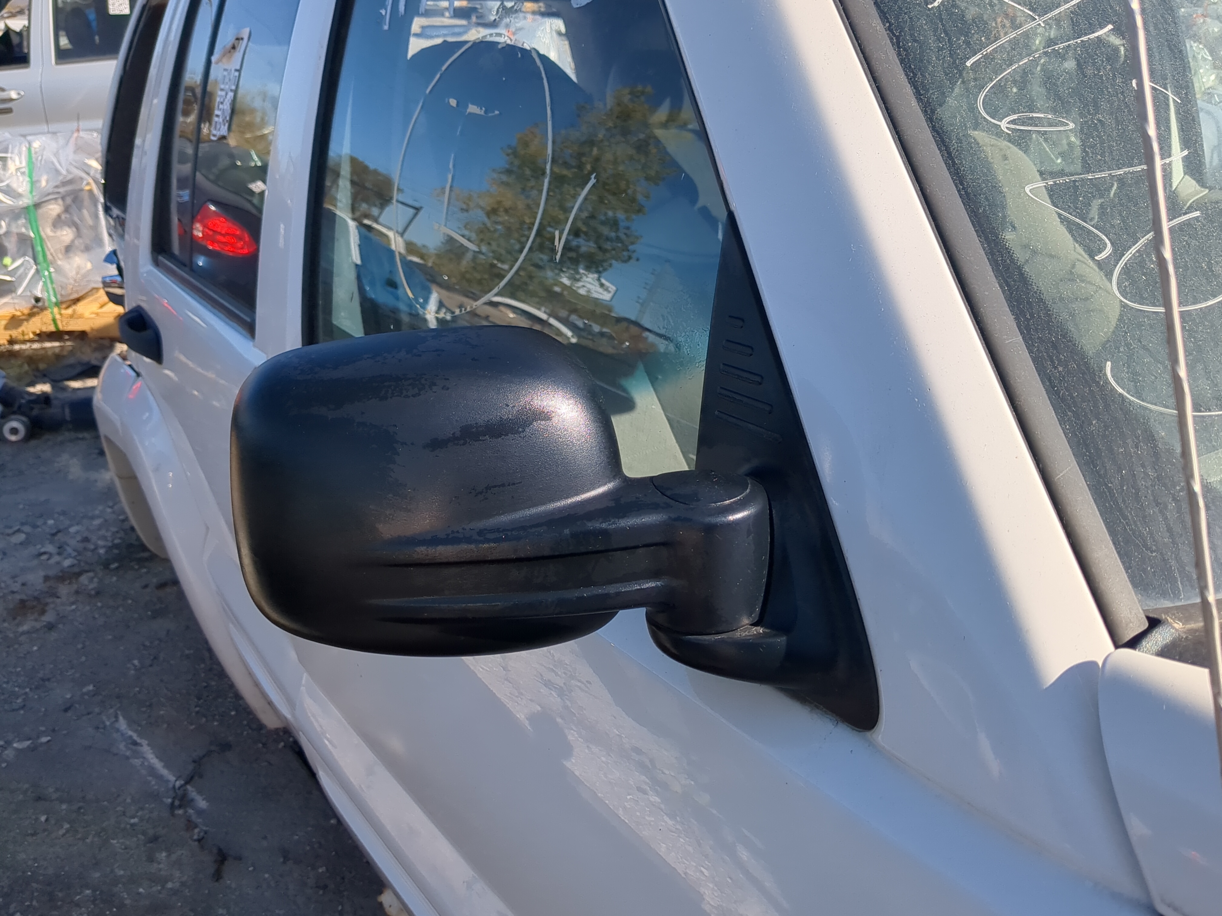2002-2007 Jeep Liberty Passenger Right Side View Power Door Mirror 823287 - Oemusedautoparts1.com