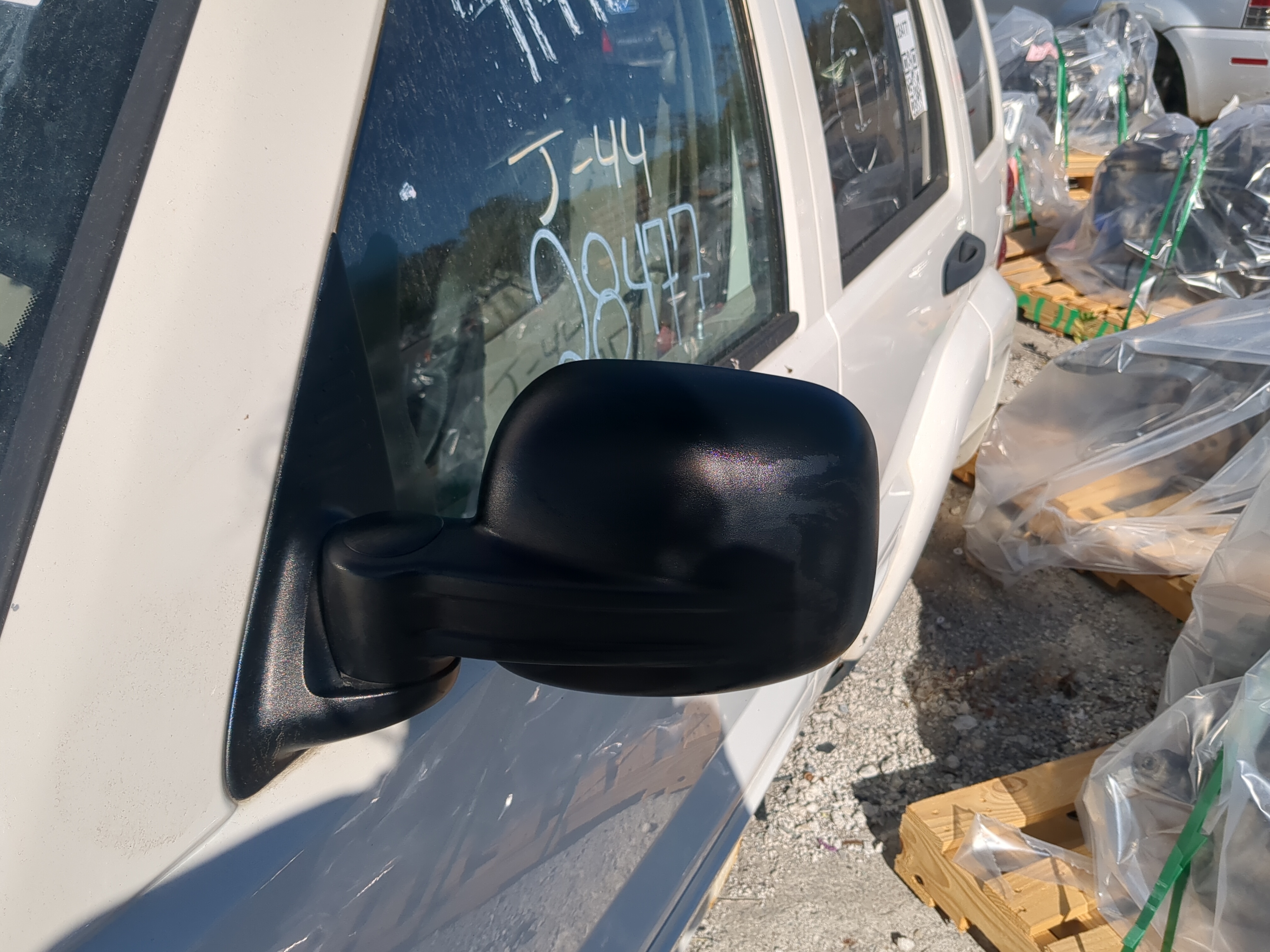 2002-2007 Jeep Liberty Driver Left Side View Power Door Mirror 823288 - Oemusedautoparts1.com