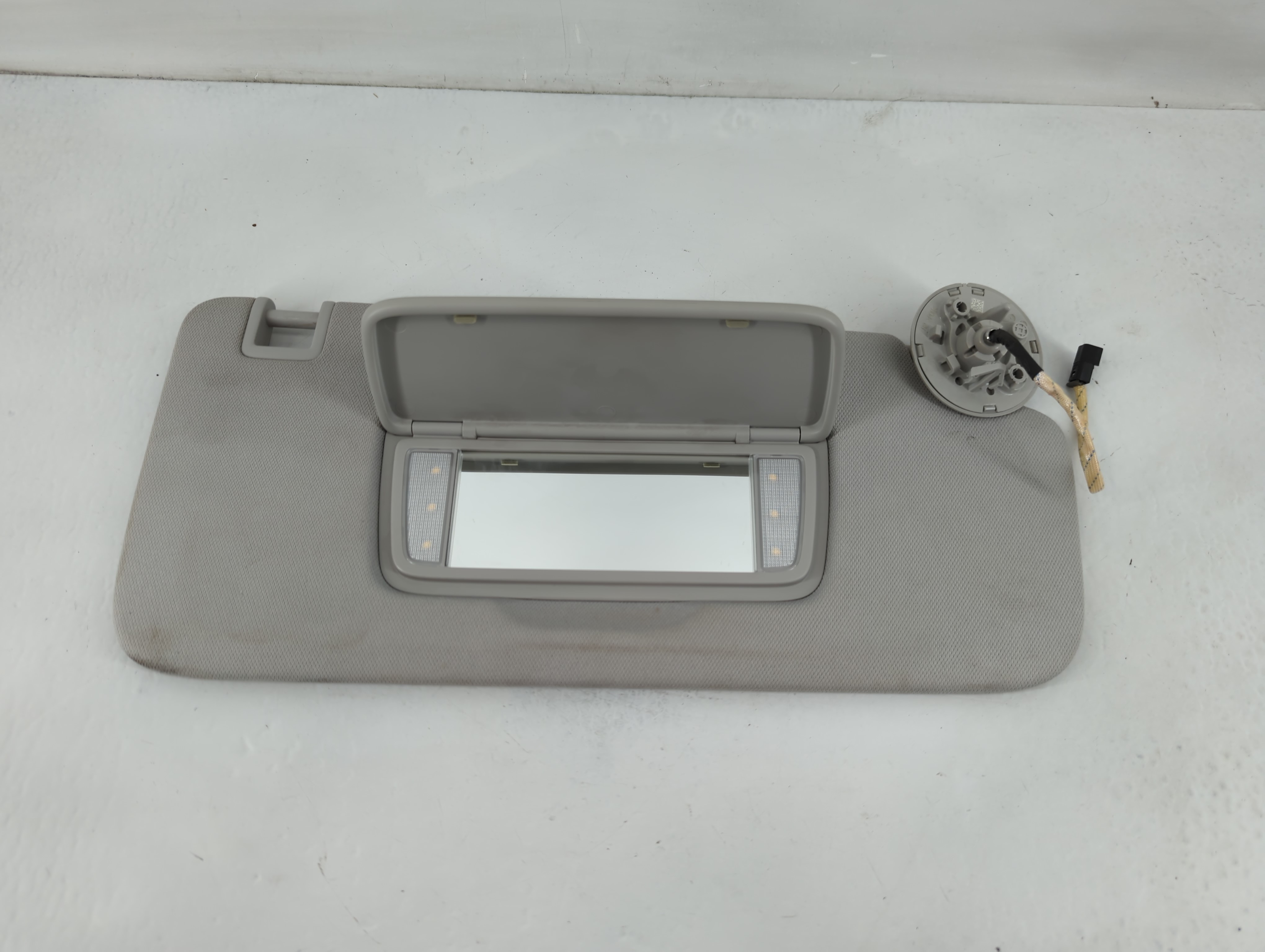 2018-2022 Chevrolet Traverse Passenger Sun Visor Mirror Right Sunvisor 823520 - Oemusedautoparts1.com
