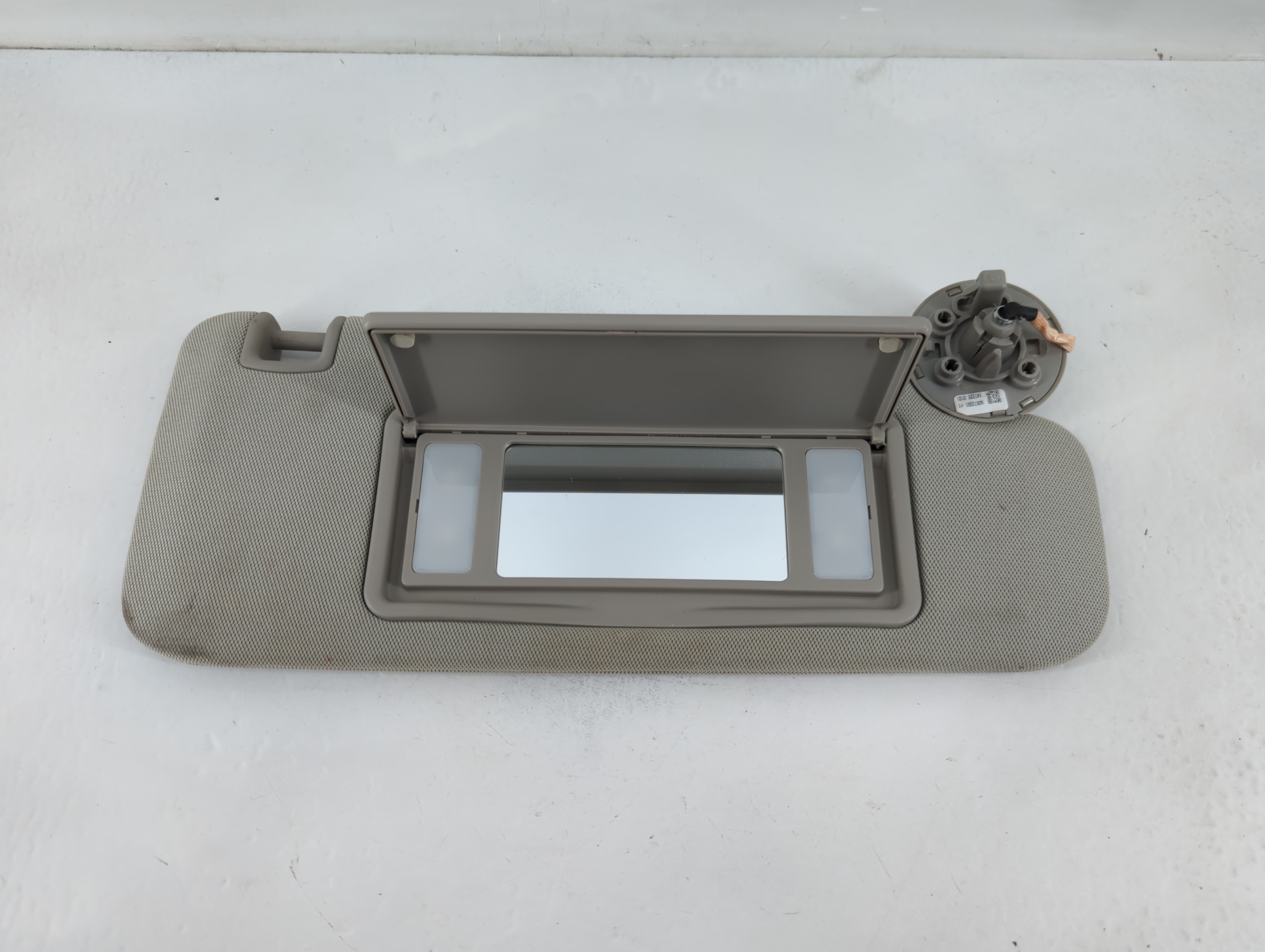 2016-2016 Buick Lacrosse Passenger Sun Visor Mirror Right Sunvisor Grey 823524 - Oemusedautoparts1.com