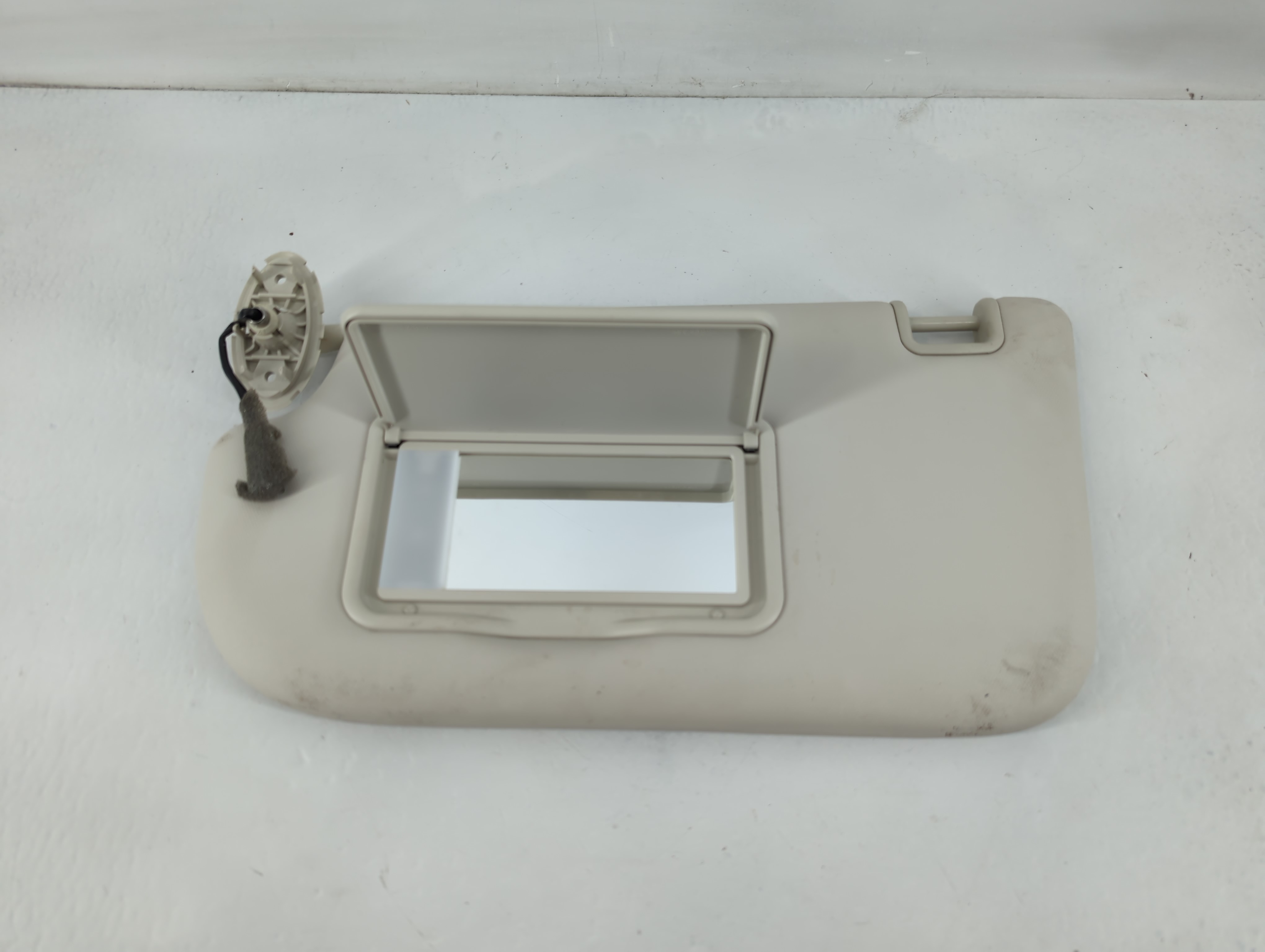 2013-2019 Ford Escape Driver Sun Visor Mirror Left Sunvisor Ivory 823538 - Oemusedautoparts1.com