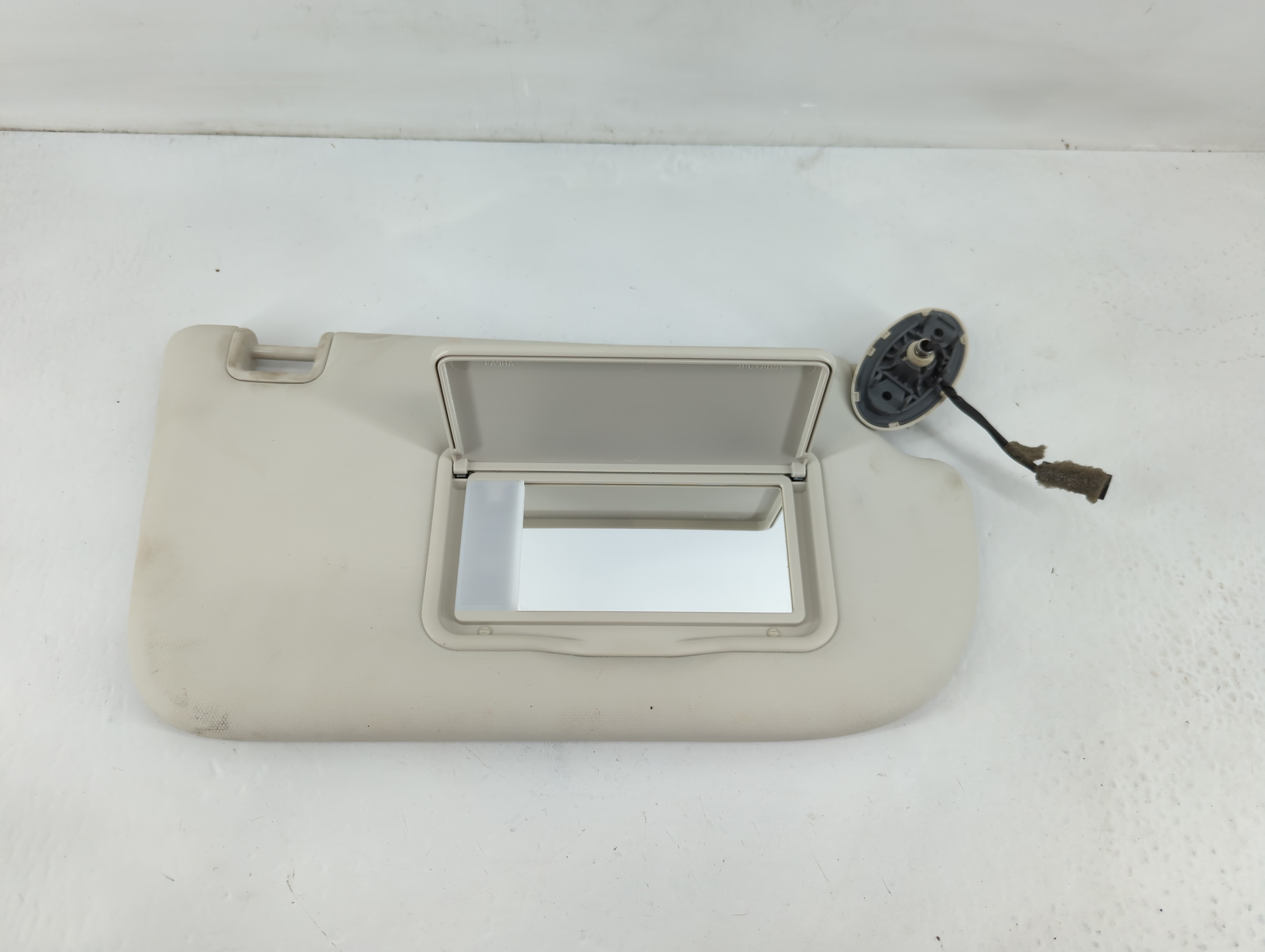 Picture of 2013-2019 Ford Escape Passenger Sun Visor Mirror Right Sunvisor Ivory 823542