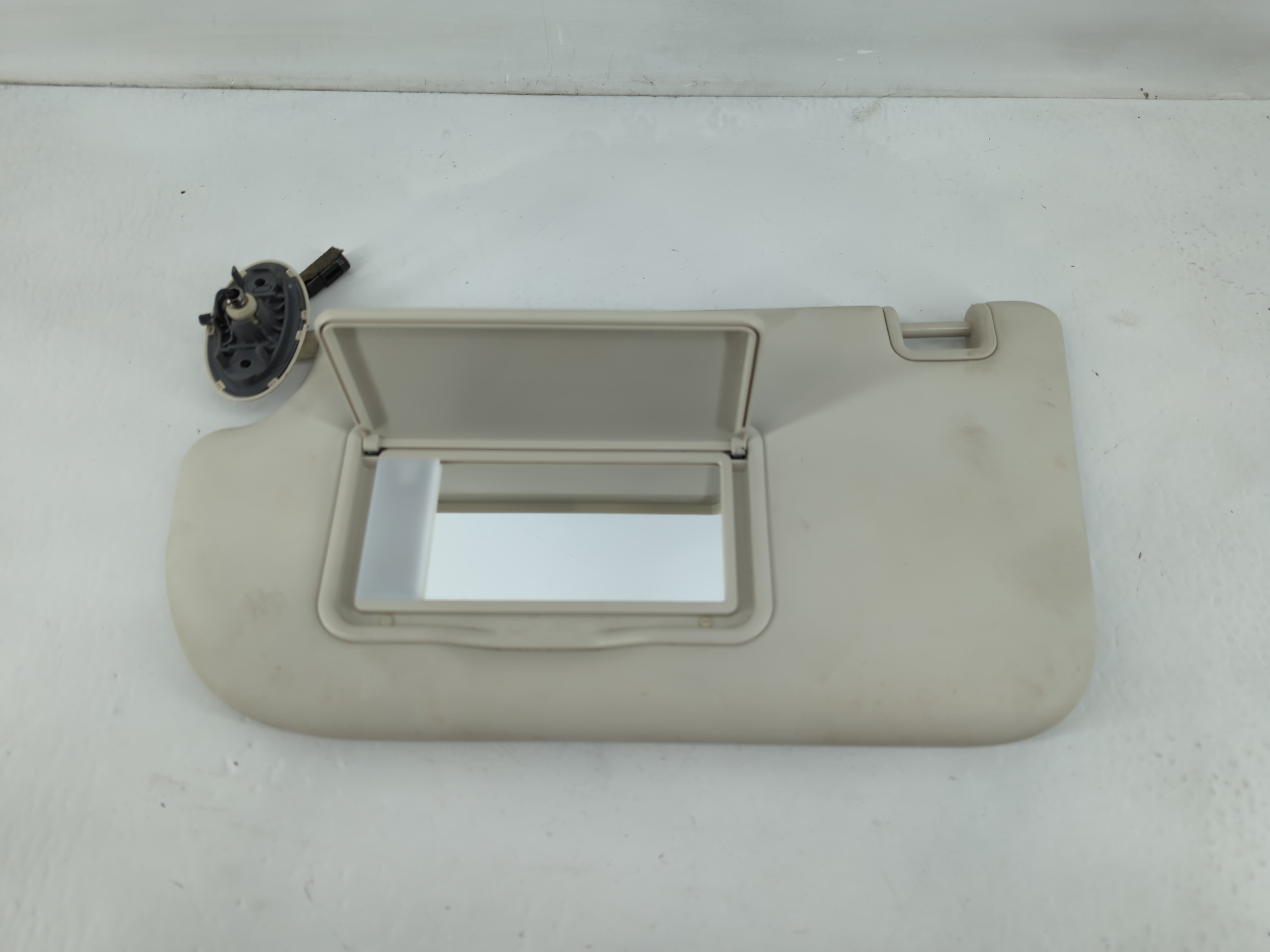 Picture of 2013-2019 Ford Escape Driver Sun Visor Mirror Left Sunvisor Ivory 823543