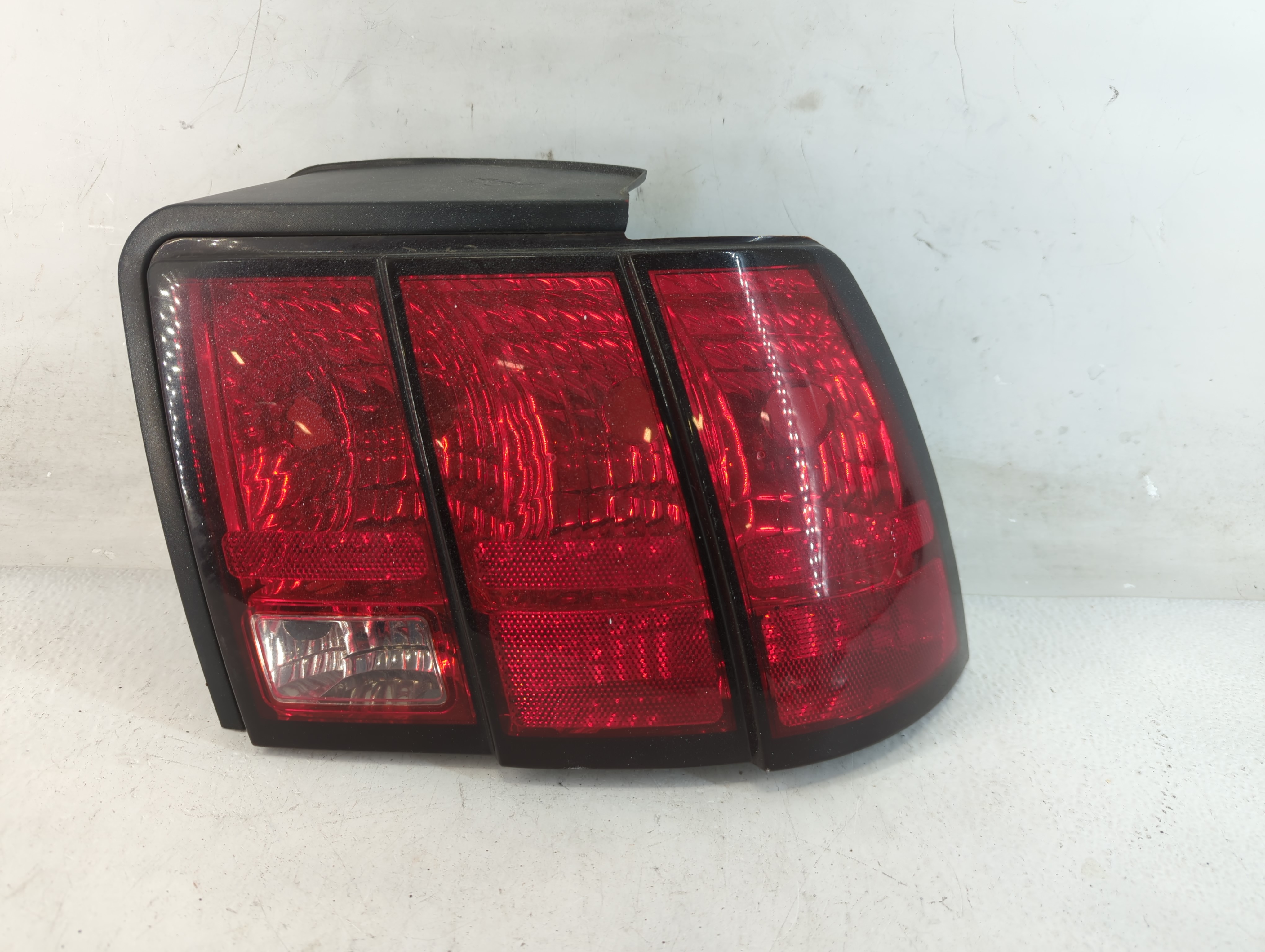 1999-2004 Ford Mustang Passenger Right Side Tail Light Taillight Oem 823927 - Oemusedautoparts1.com