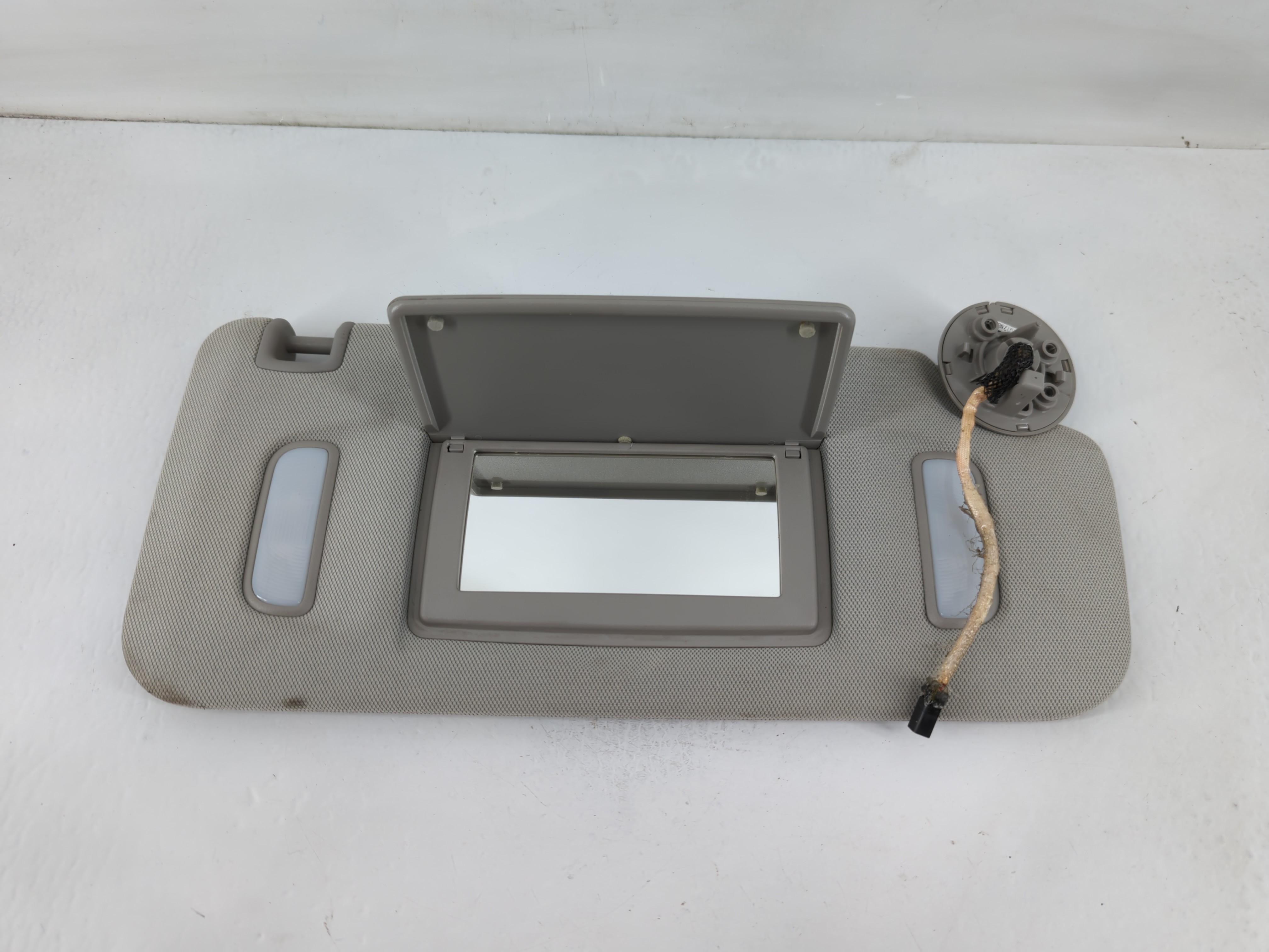2010-2017 Gmc Terrain Passenger Sun Visor Mirror Right Sunvisor Grey 823960 - Oemusedautoparts1.com