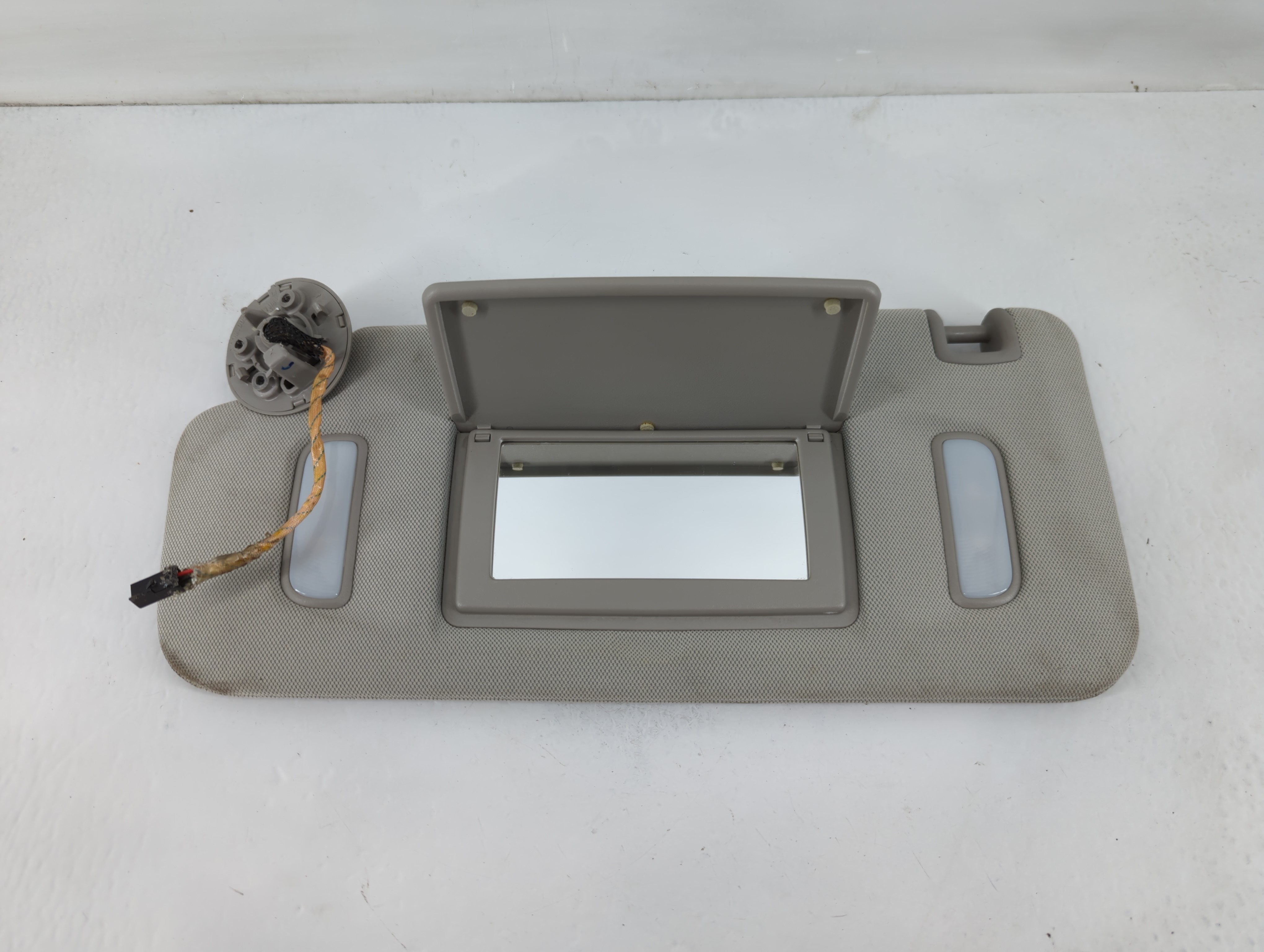 2010-2017 Gmc Terrain Driver Sun Visor Mirror Left Sunvisor Grey 823961 - Oemusedautoparts1.com