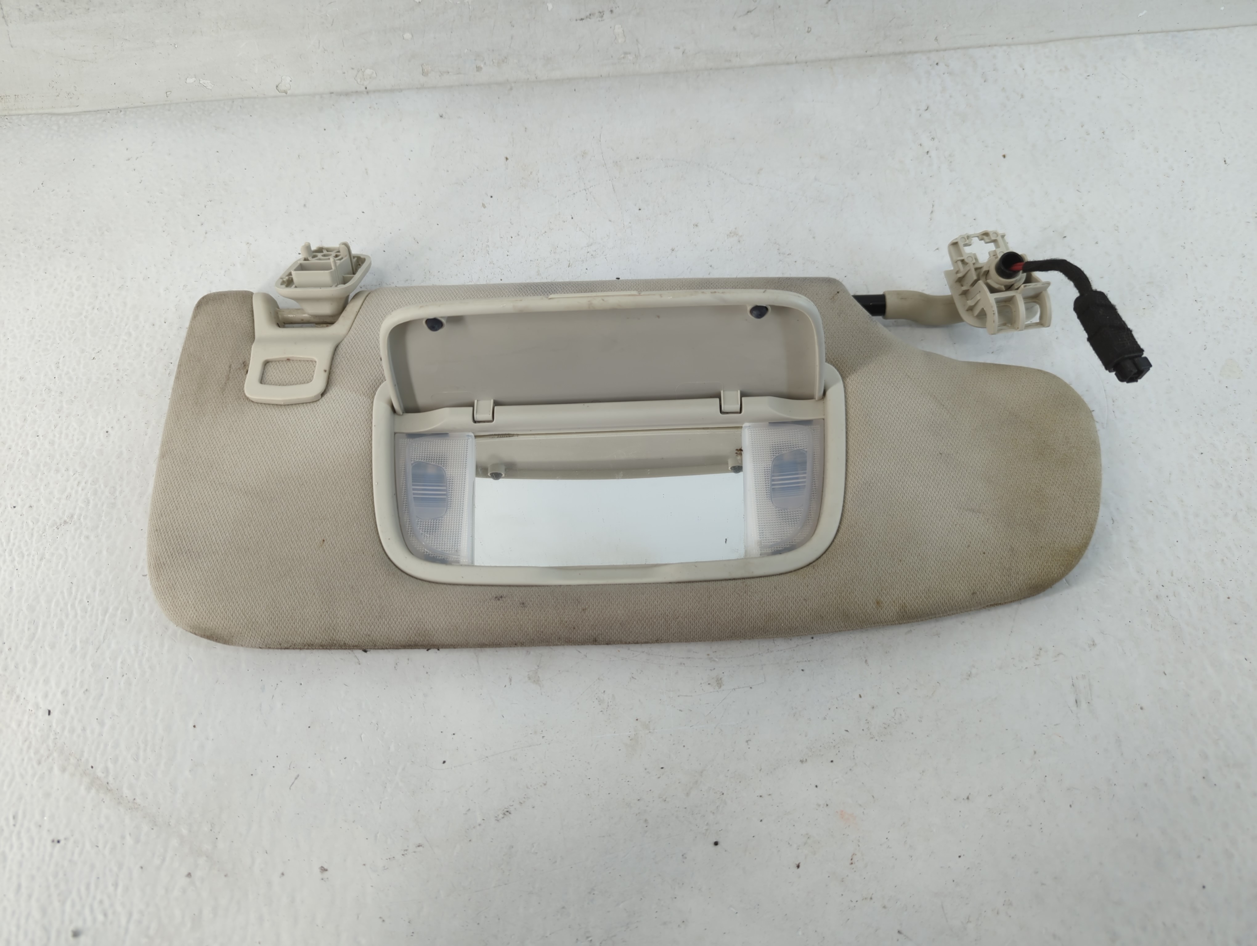 2015-2020 Ford Edge Passenger Sun Visor Mirror Right Sunvisor Beige 823970 - Oemusedautoparts1.com