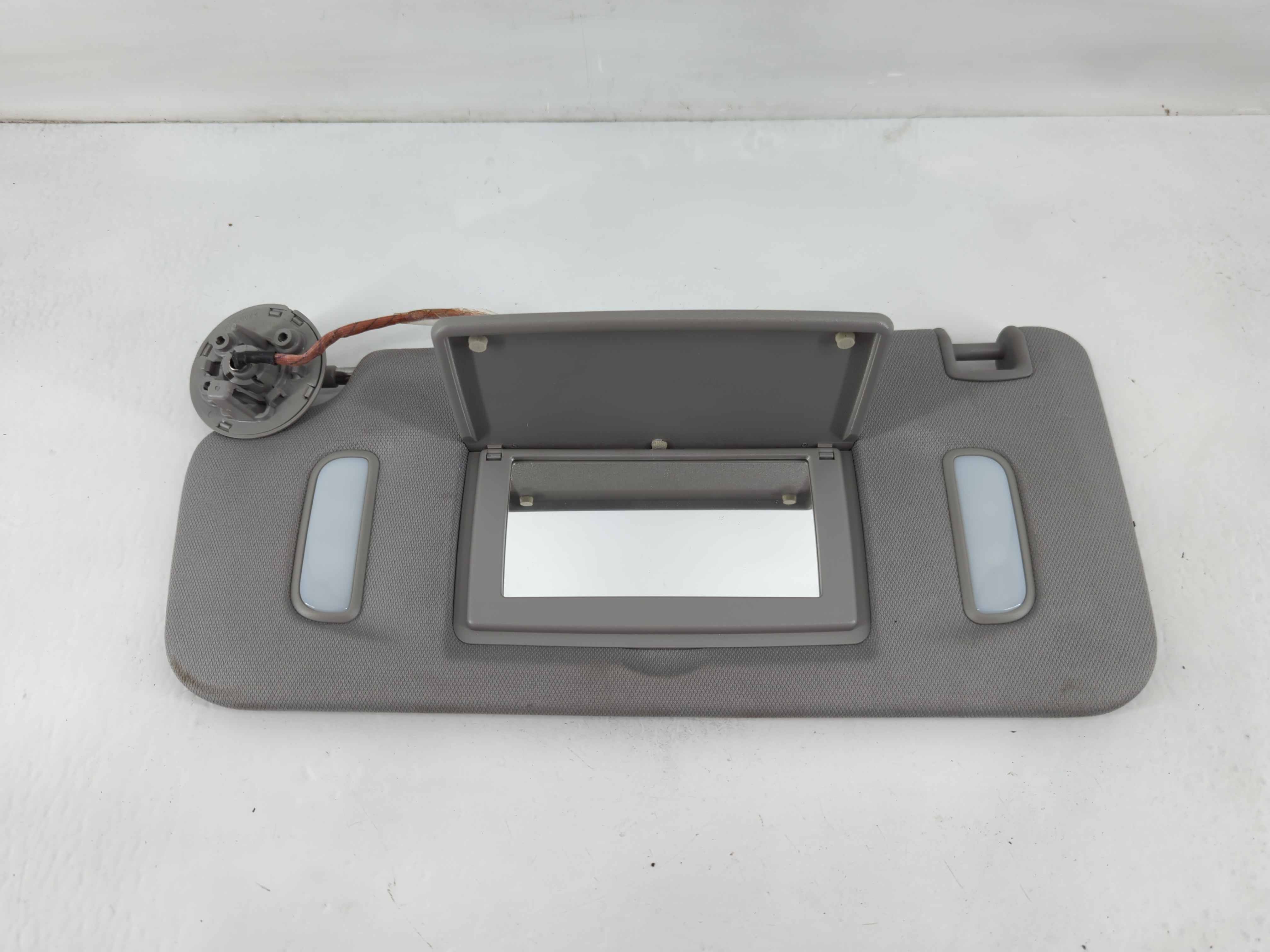 2017-2019 Gmc Acadia Driver Sun Visor Mirror Left Sunvisor Grey 824143 - Oemusedautoparts1.com