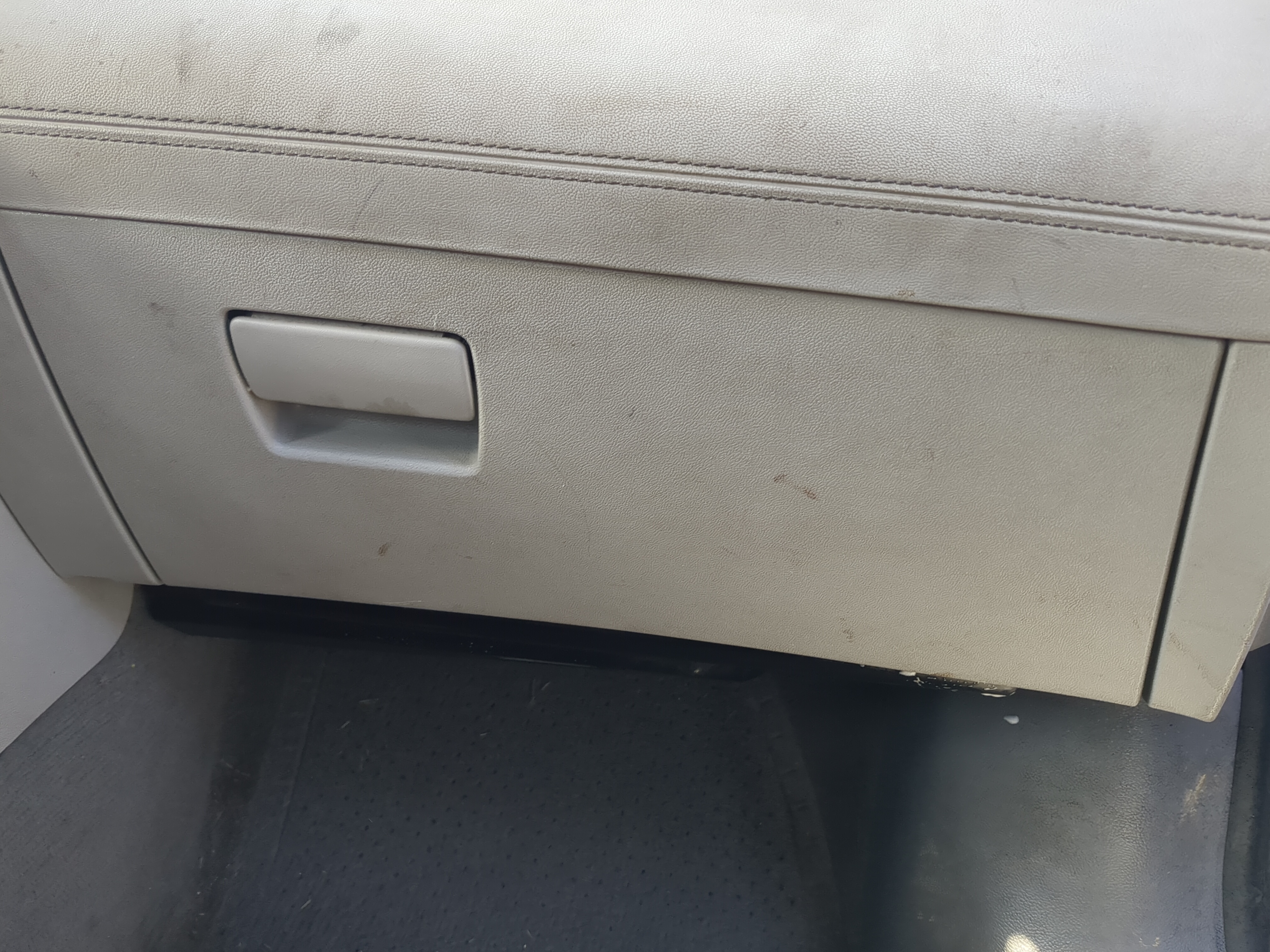 2013 Buick Lacrosse Passenger Glove Box Door Storage Compartment 824288 - Oemusedautoparts1.com
