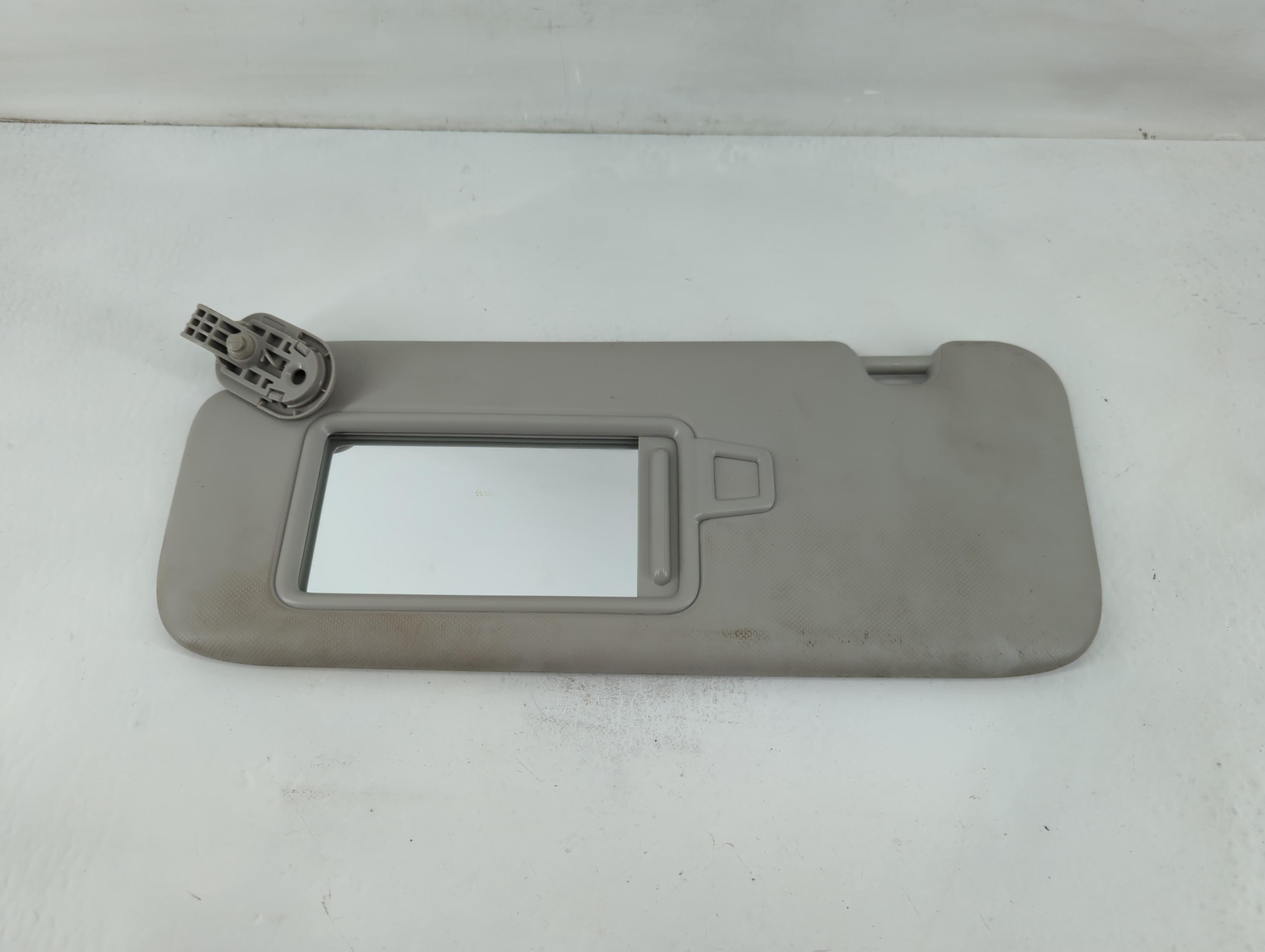Picture of 2019-2021 Kia Forte Driver Sun Visor Mirror Left Sunvisor Pale Grey 824510