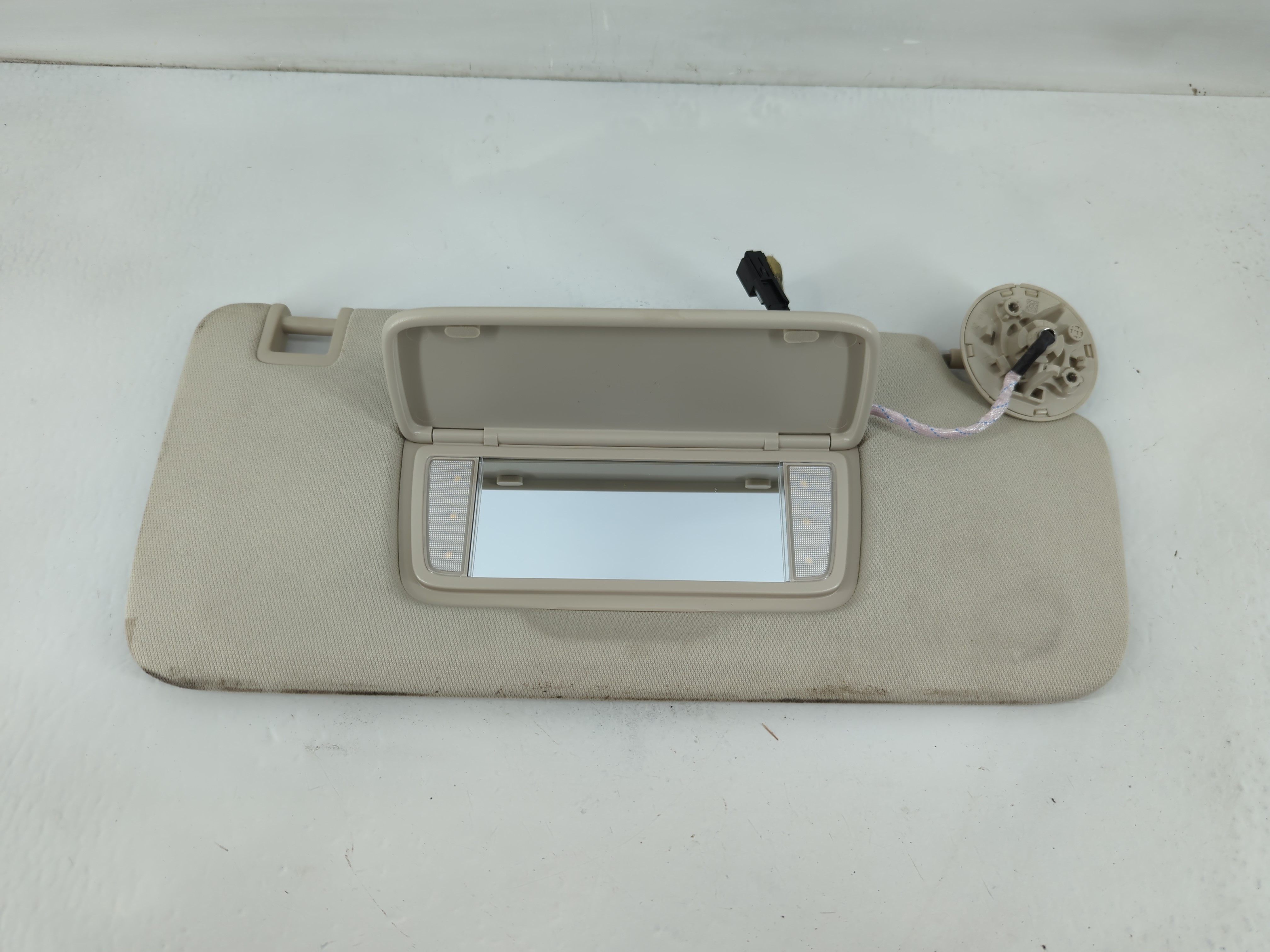 2021-2022 Buick Envision Passenger Sun Visor Mirror Right Sunvisor 824512 - Oemusedautoparts1.com