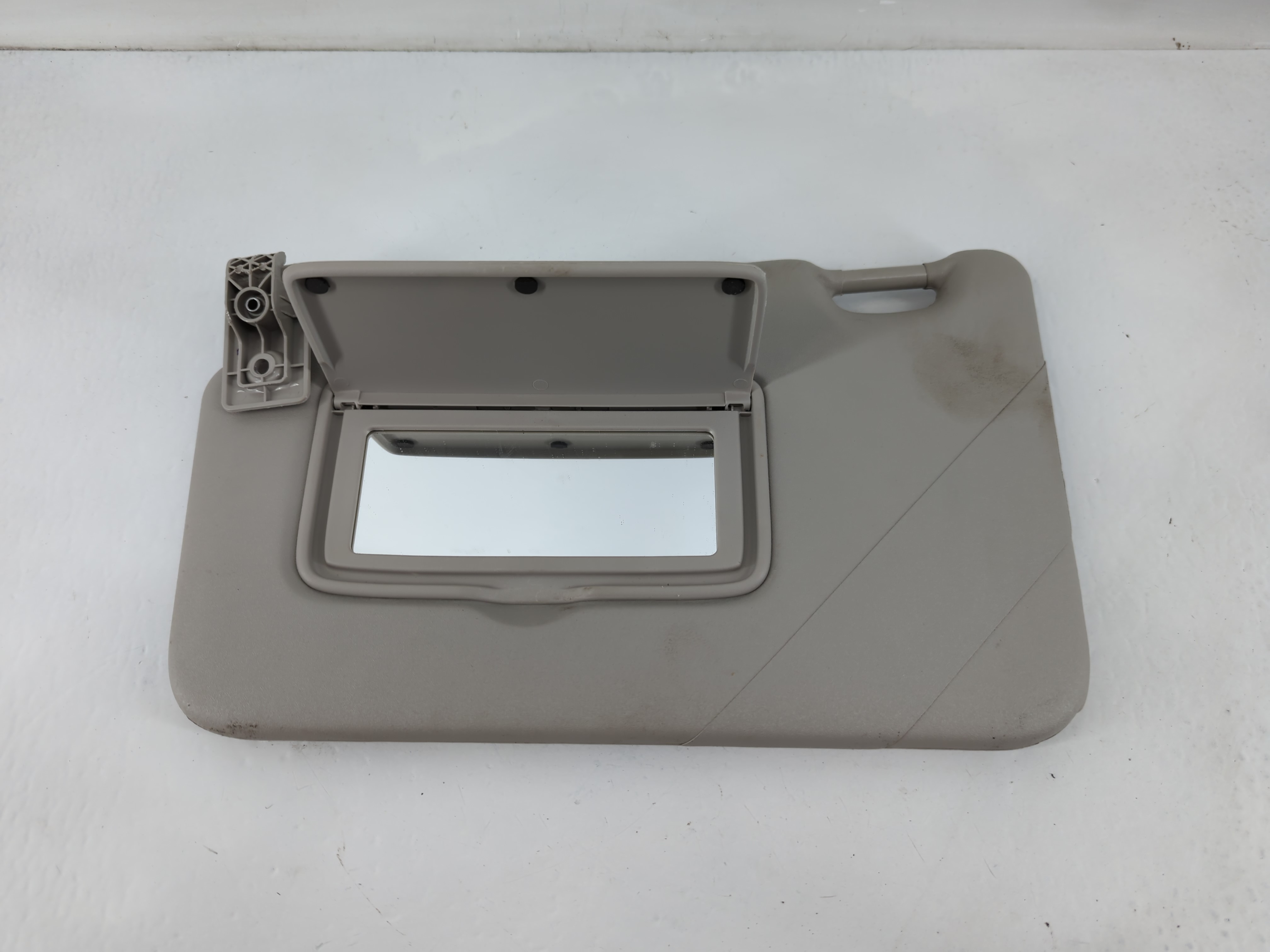 Picture of 2018-2021 Nissan Kicks Driver Sun Visor Mirror Left Sunvisor Grey 824513
