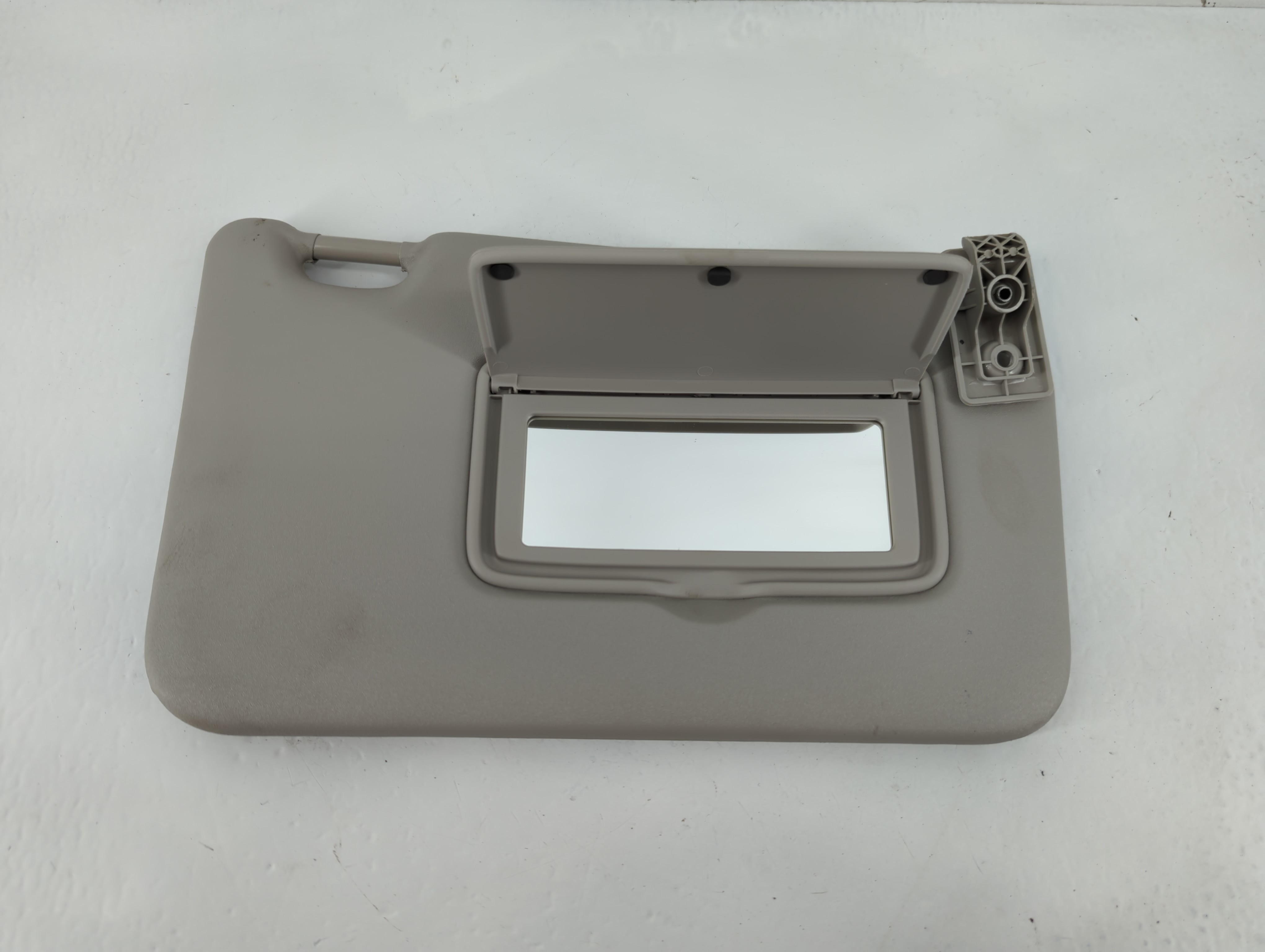 Picture of 2018-2021 Nissan Kicks Passenger Sun Visor Mirror Right Sunvisor Grey 824514