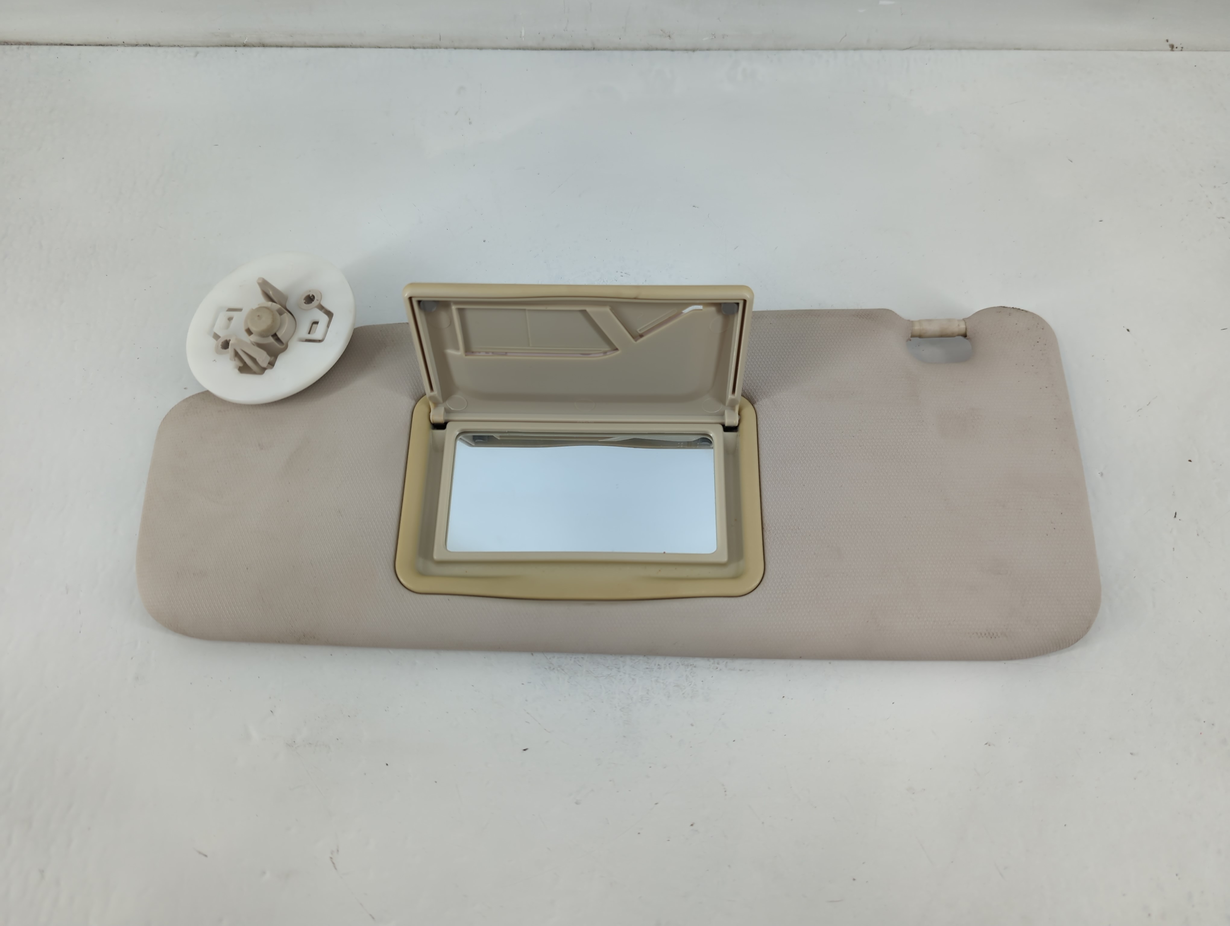 2016-2016 Chevrolet Cruze Driver Sun Visor Mirror Left Sunvisor 824517 - Oemusedautoparts1.com