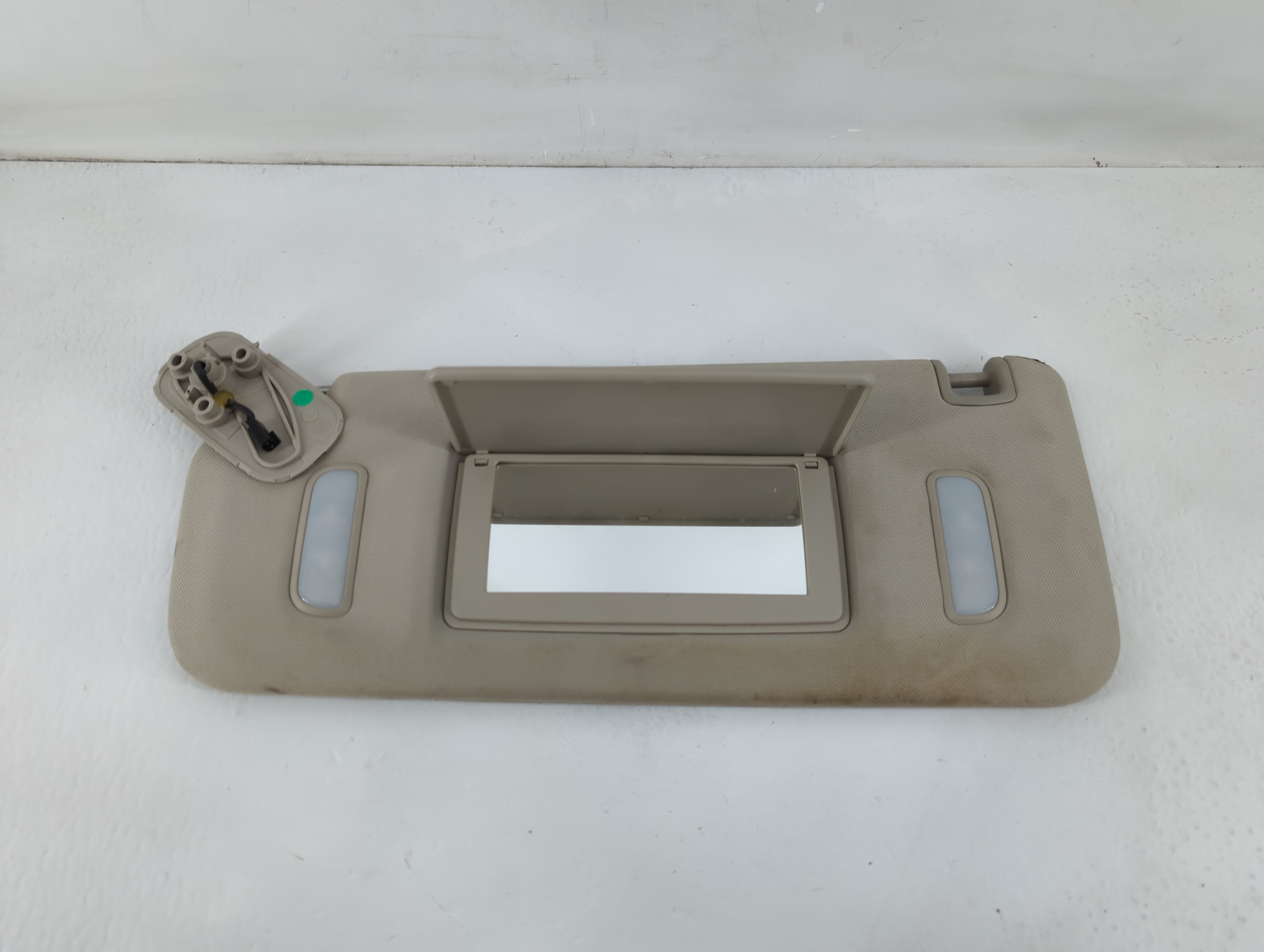 2007-2014 Chevrolet Tahoe Driver Sun Visor Mirror Left Sunvisor Light Tan 824542 - Oemusedautoparts1.com