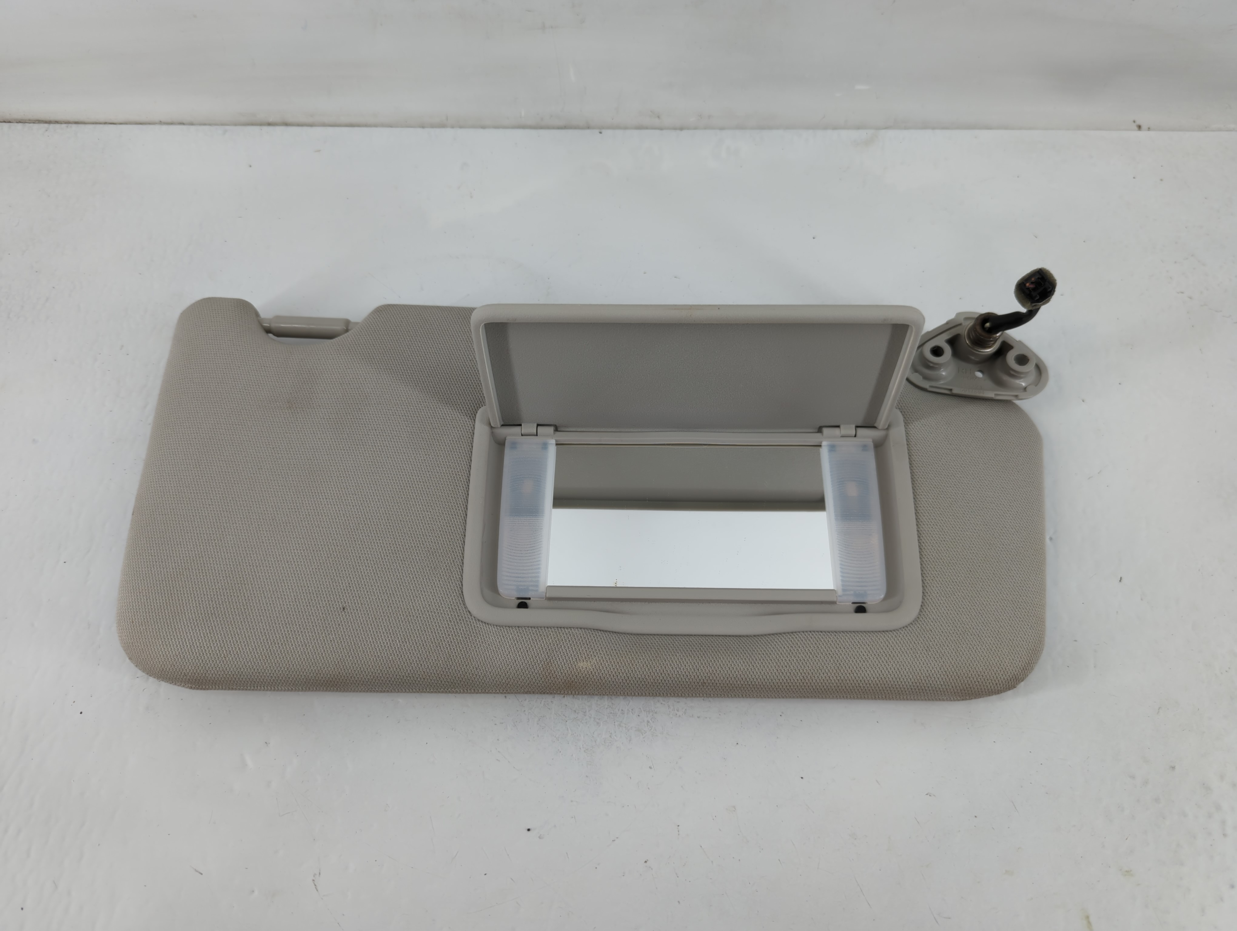 2010-2014 Subaru Legacy Passenger Sun Visor Mirror Right Sunvisor 824548 - Oemusedautoparts1.com