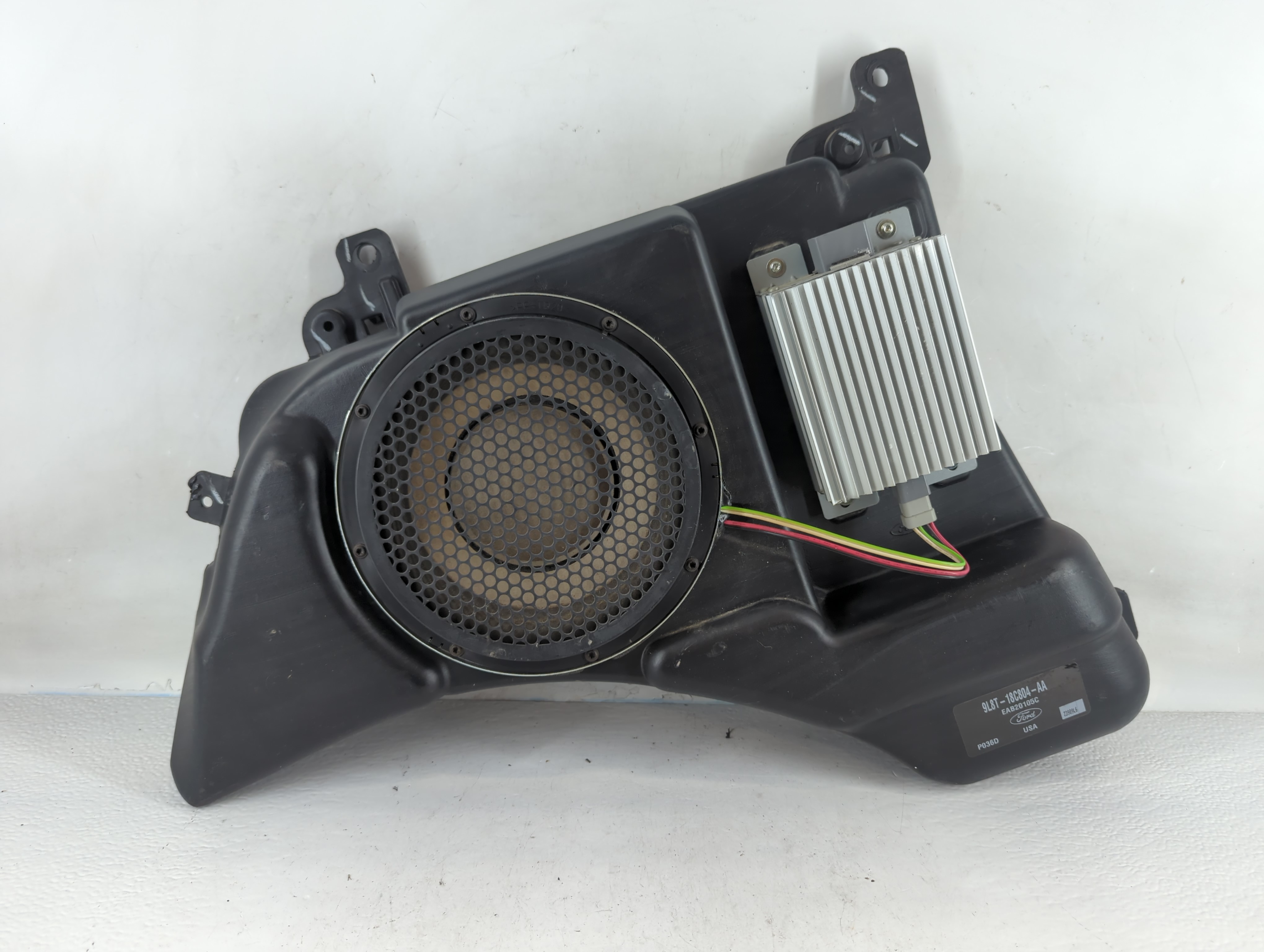 Picture of 2010 Ford Escape Speaker/subwoofer 824552