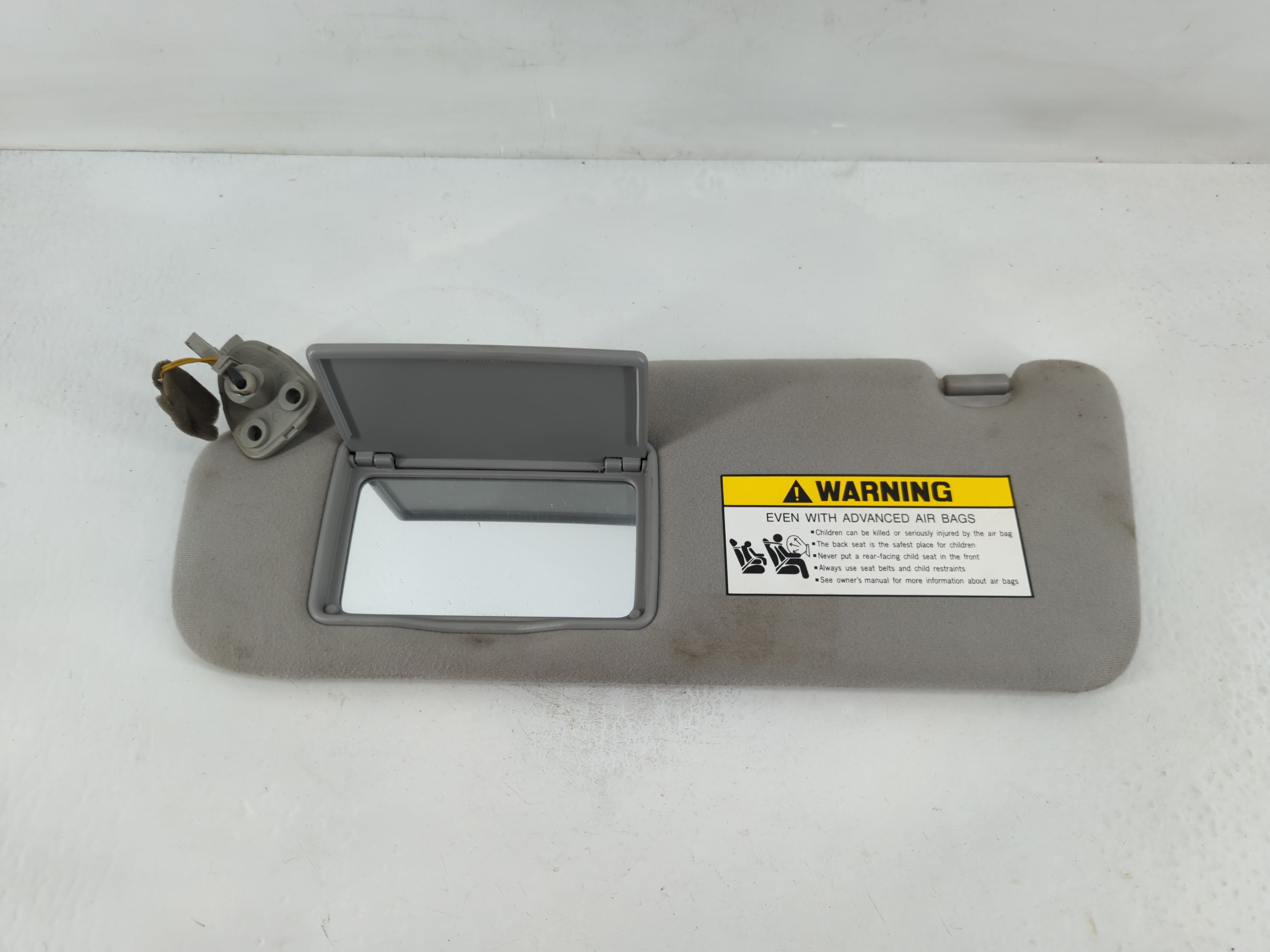 2006-2007 Hyundai Sonata Driver Sun Visor Mirror Left Sunvisor Grey 824602 - Oemusedautoparts1.com
