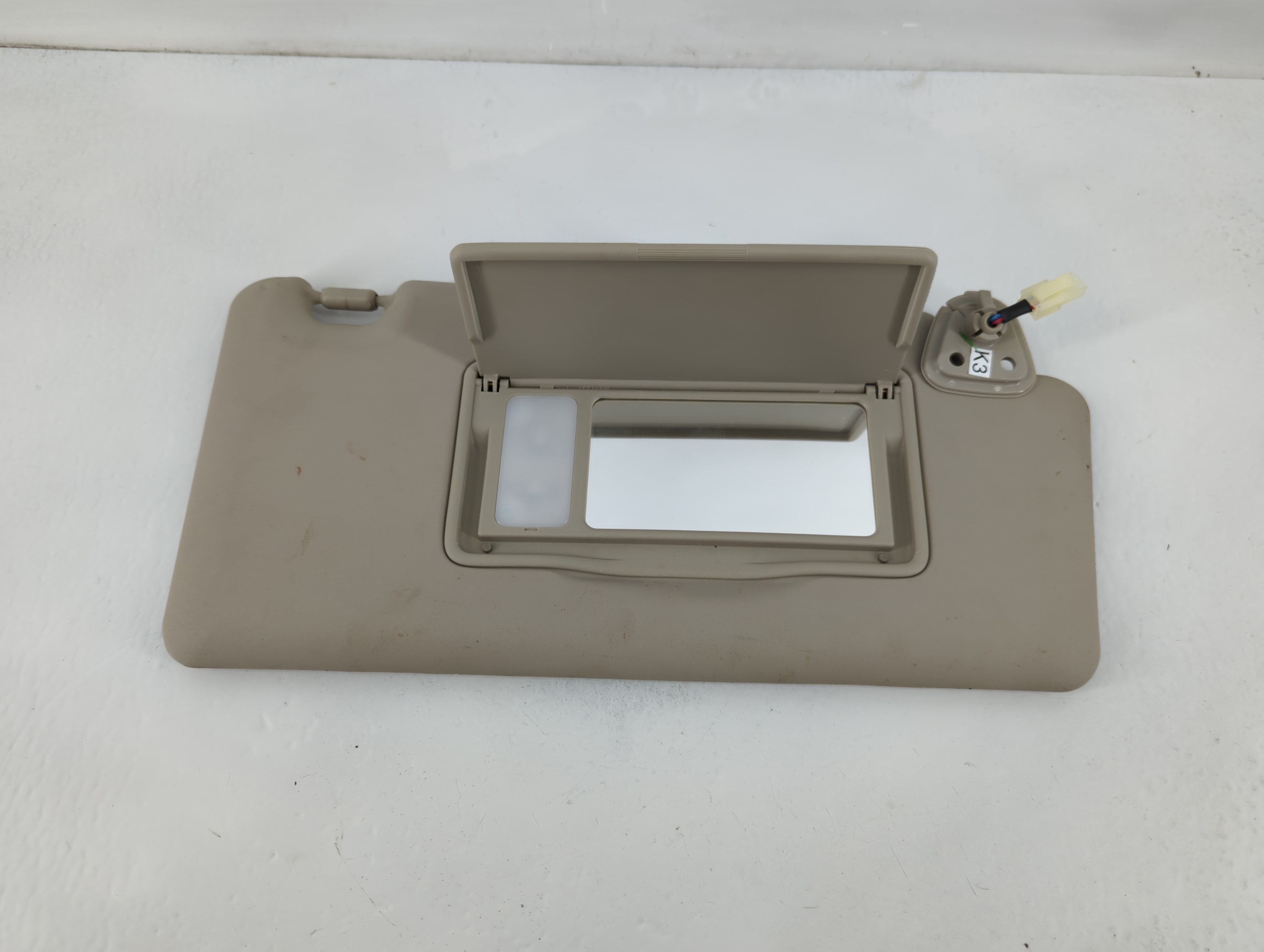 2008-2015 Nissan Rogue Passenger Sun Visor Mirror Right Sunvisor Beige 824608 - Oemusedautoparts1.com