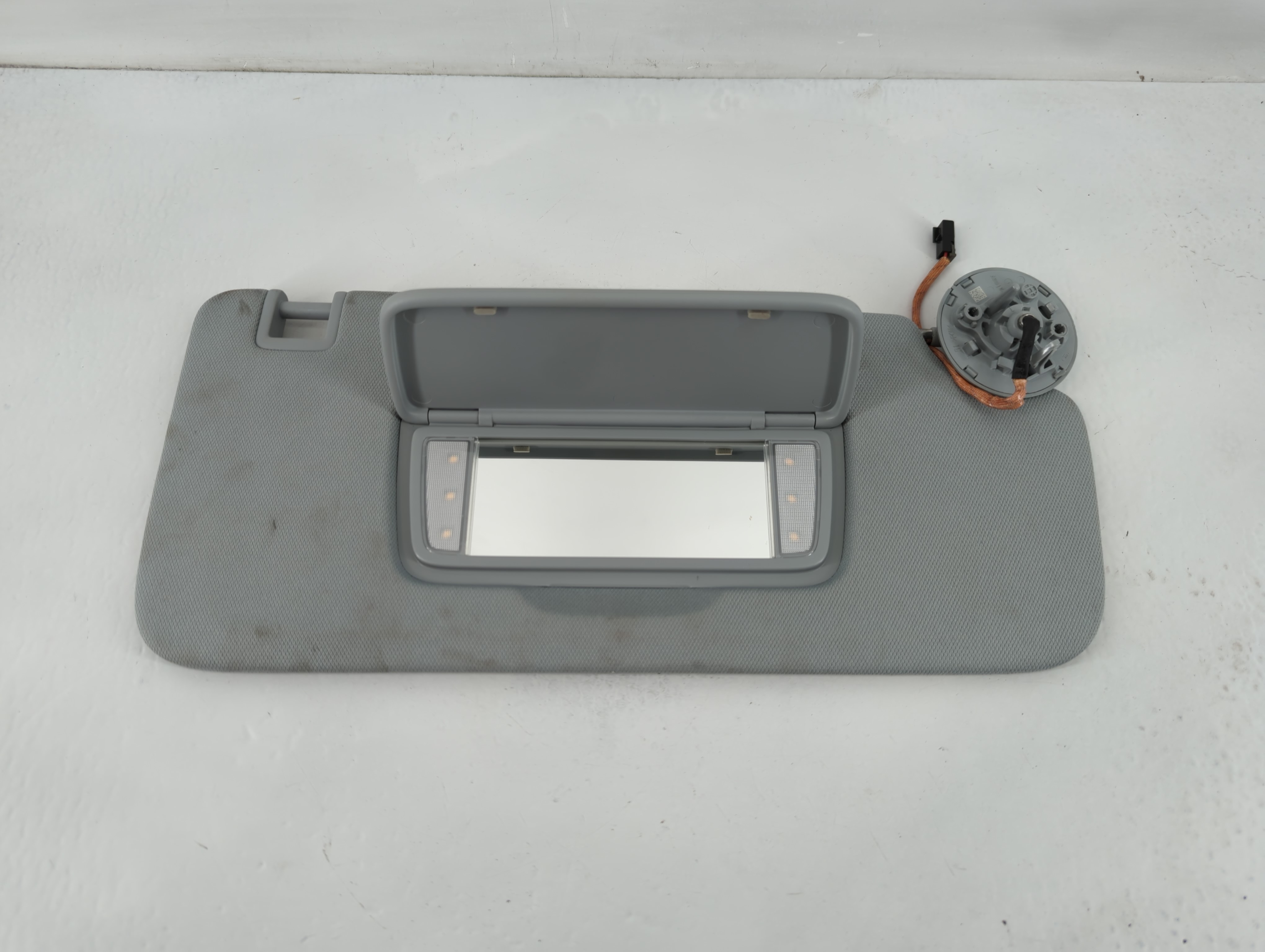 Picture of 2019-2022 Chevrolet Blazer Passenger Sun Visor Mirror Right Sunvisor Grey 824632