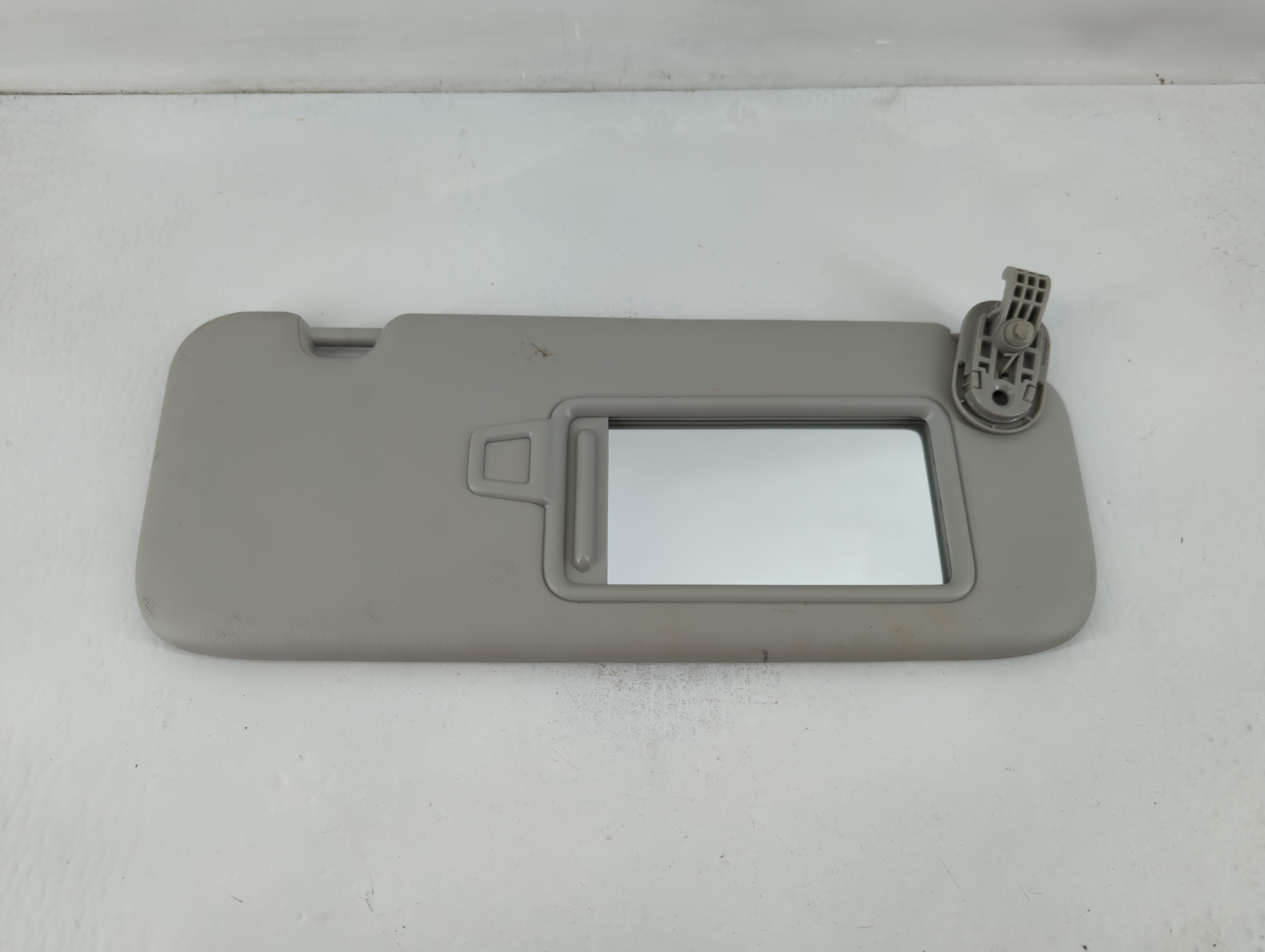 Picture of 2019-2021 Kia Forte Passenger Sun Visor Mirror Right Sunvisor Pale Grey 824641