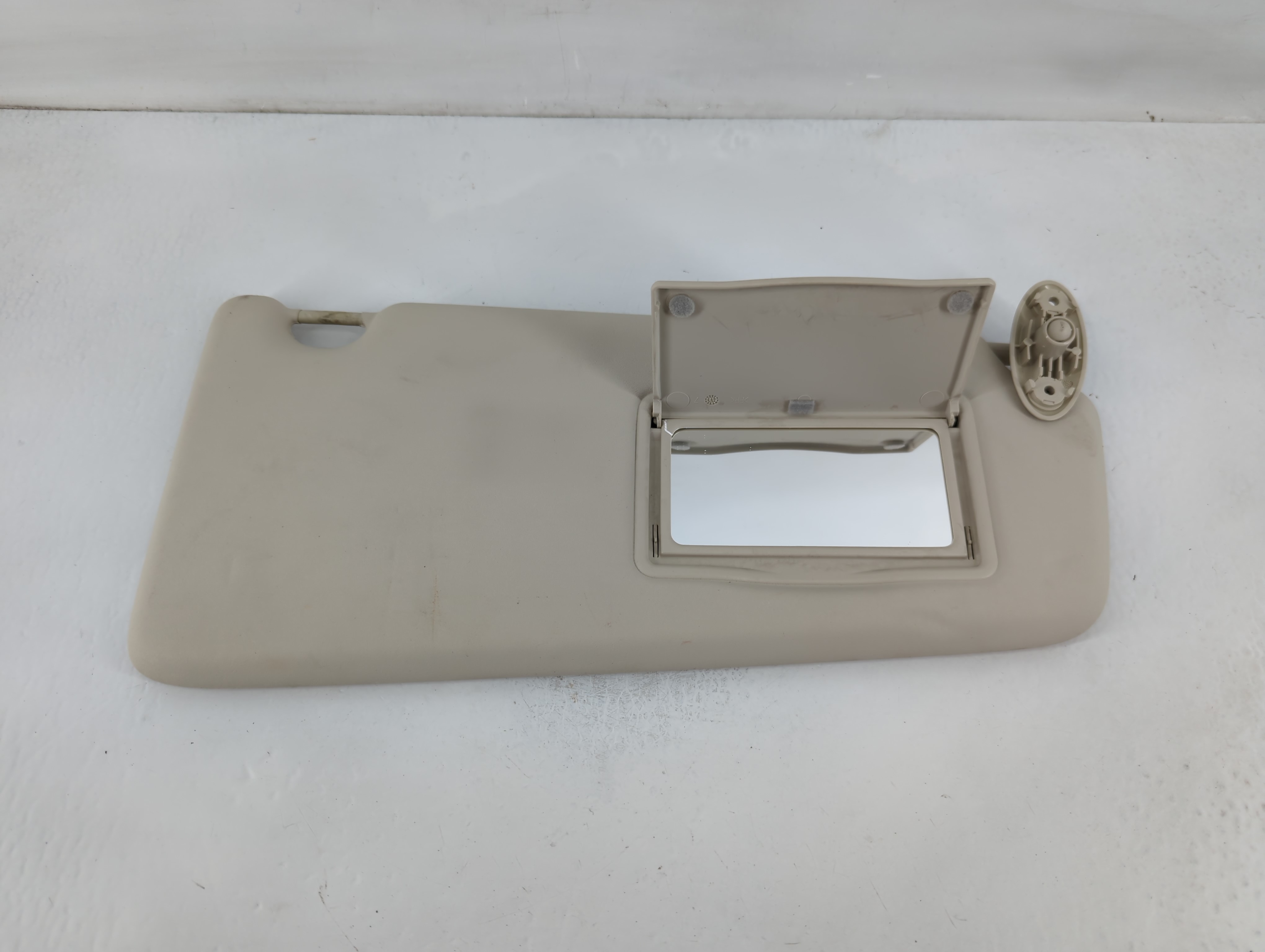 2013-2015 Land Rover Lr2 Passenger Sun Visor Mirror Right Sunvisor Grey 824648 - Oemusedautoparts1.com