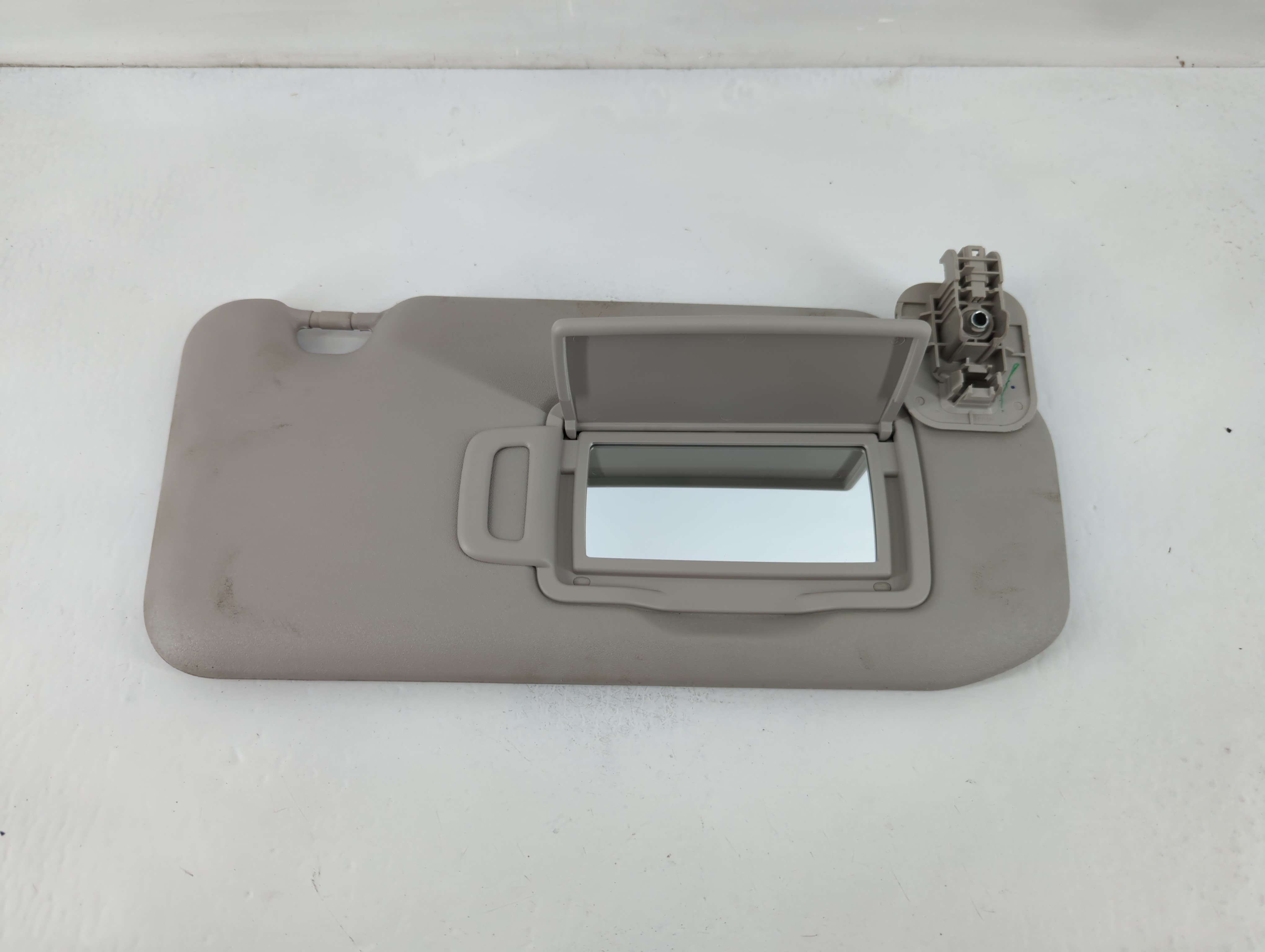 2020-2022 Nissan Sentra Passenger Sun Visor Mirror Right Sunvisor Grey 824650 - Oemusedautoparts1.com