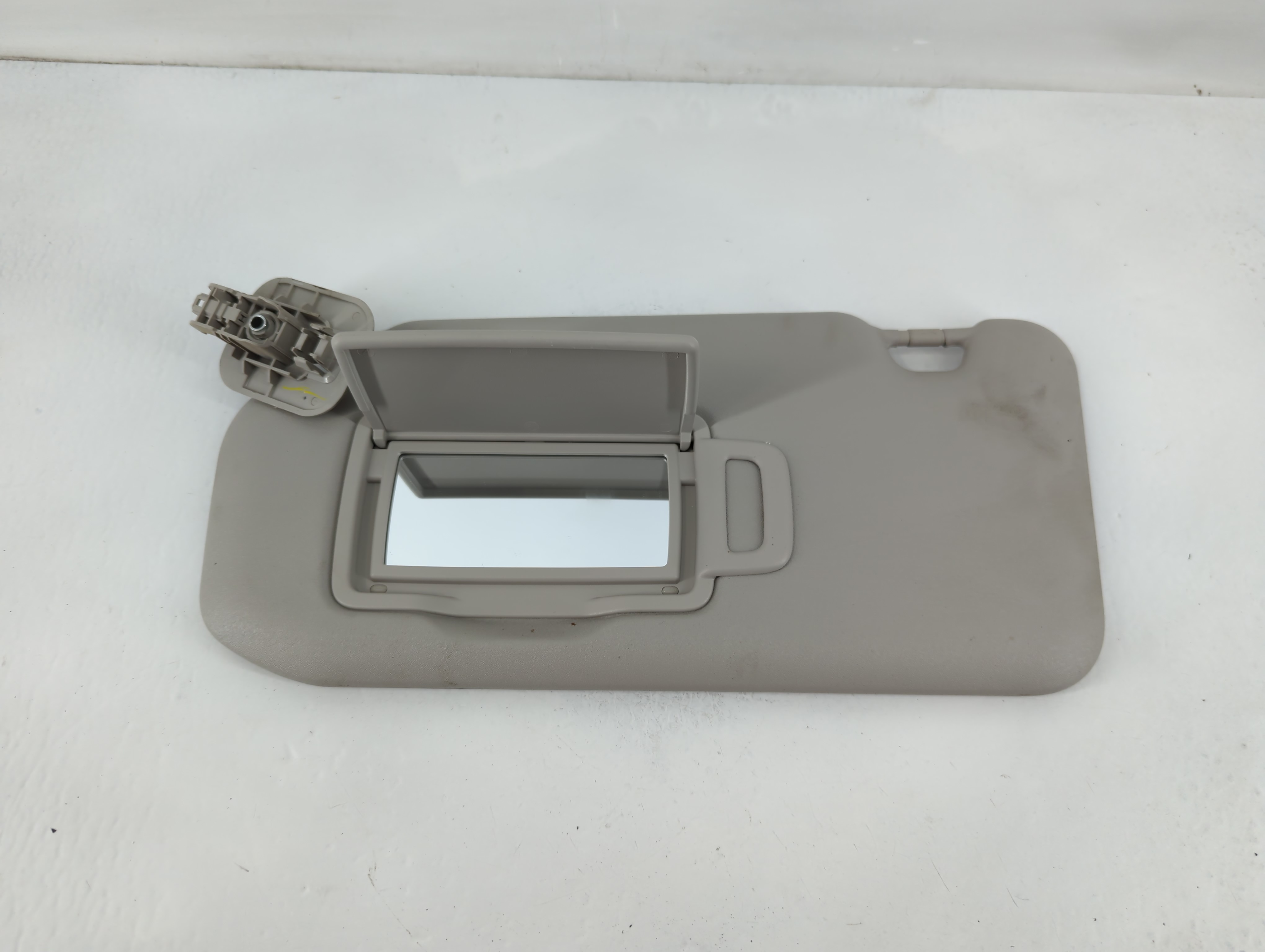 2020-2022 Nissan Sentra Driver Sun Visor Mirror Left Sunvisor Grey 824651 - Oemusedautoparts1.com