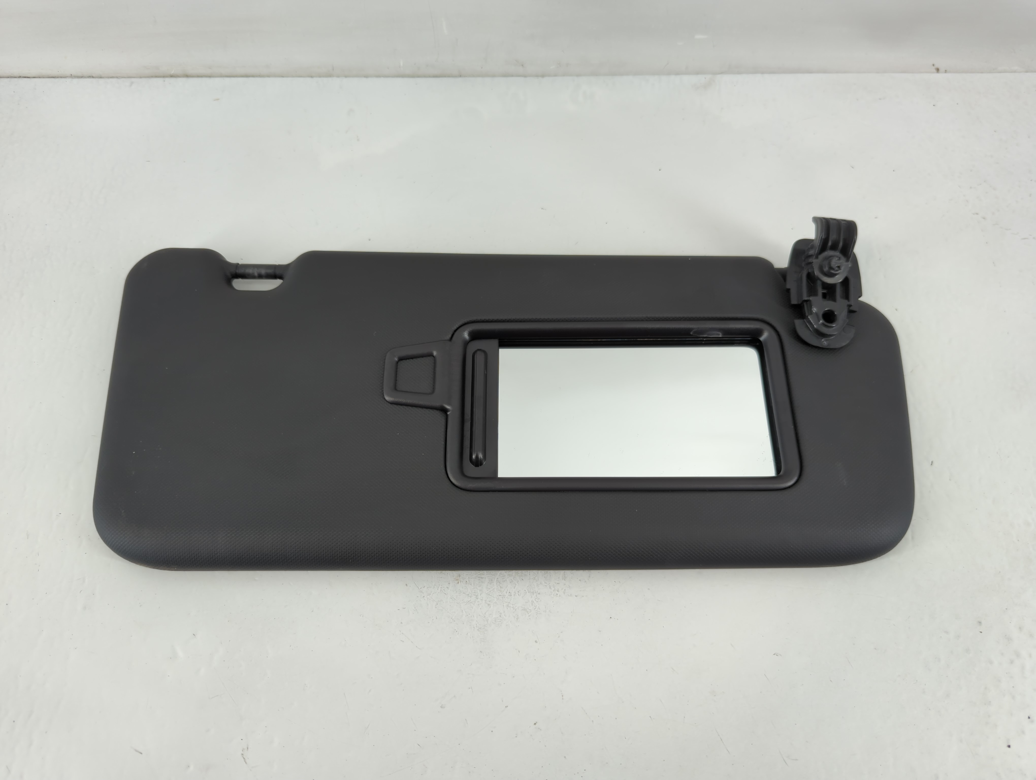 2022-2022 Hyundai Kona Passenger Sun Visor Mirror Right Sunvisor Black 824653 - Oemusedautoparts1.com