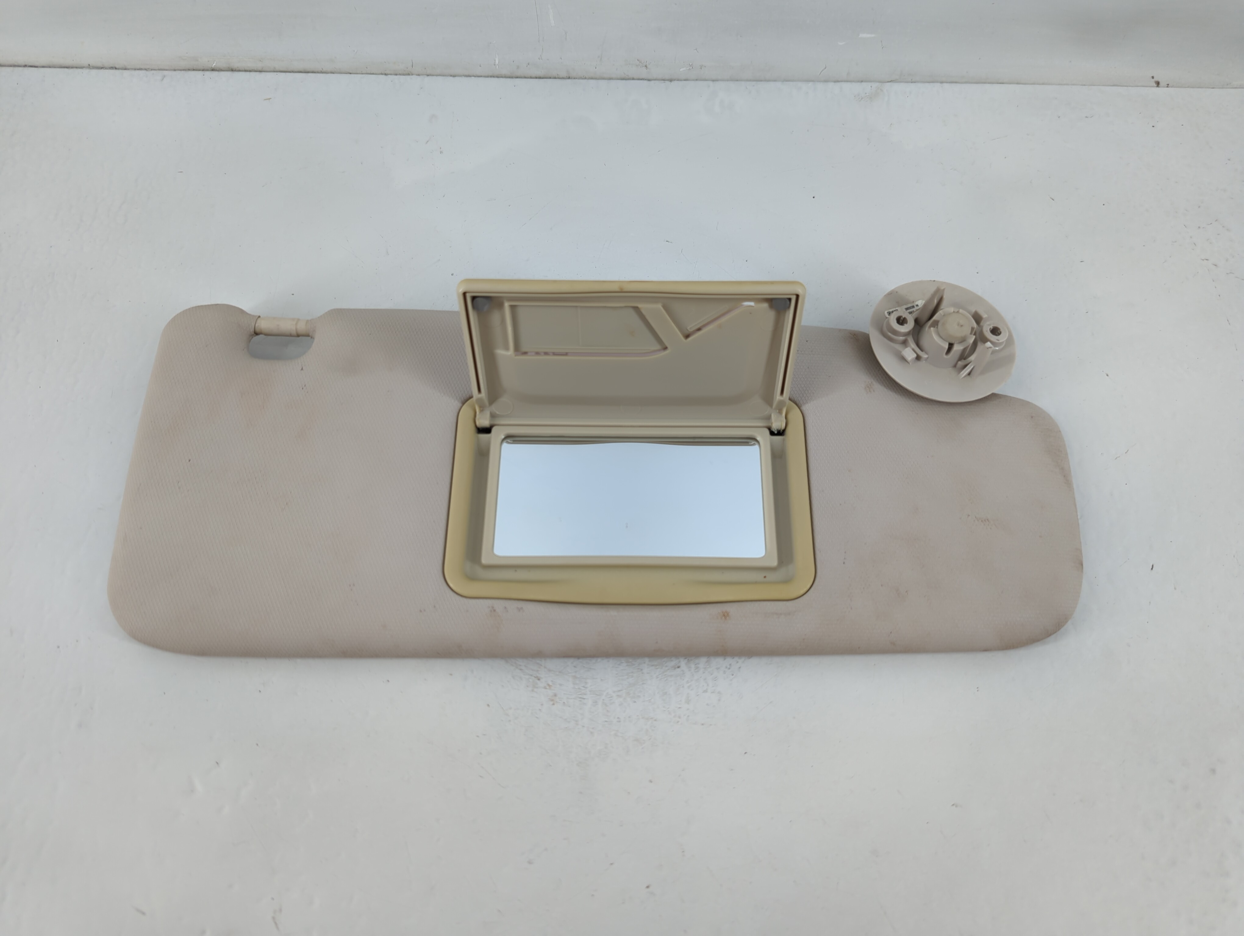 2016-2016 Chevrolet Cruze Passenger Sun Visor Mirror Right Sunvisor Beige 824655 - Oemusedautoparts1.com
