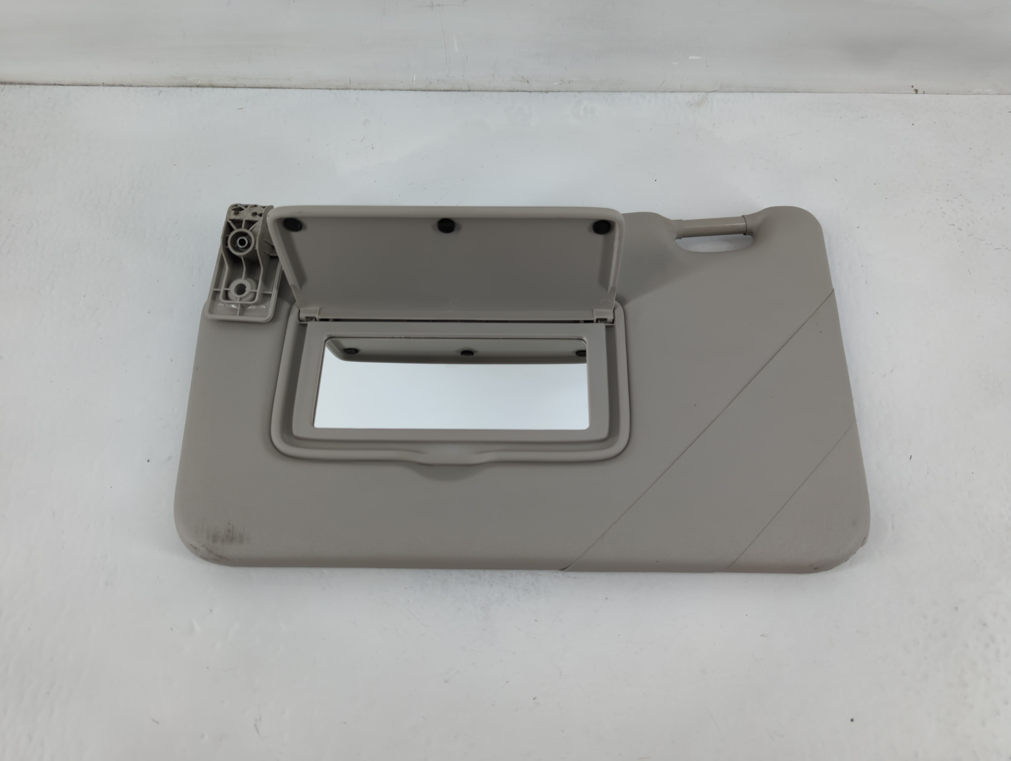2018-2021 Nissan Kicks Driver Sun Visor Mirror Left Sunvisor Grey 824661 - Oemusedautoparts1.com