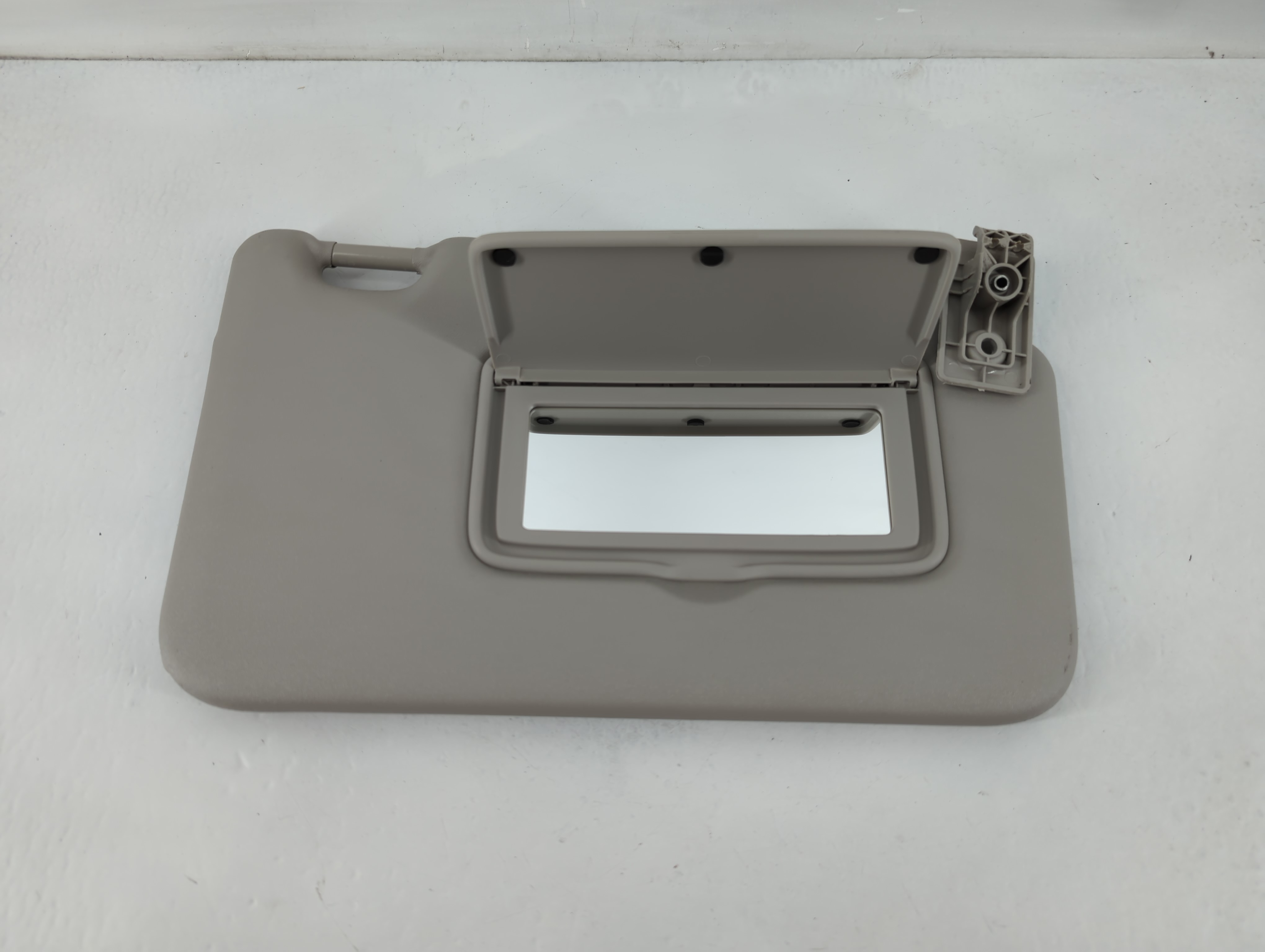 2018-2021 Nissan Kicks Passenger Sun Visor Mirror Right Sunvisor Grey 824662 - Oemusedautoparts1.com