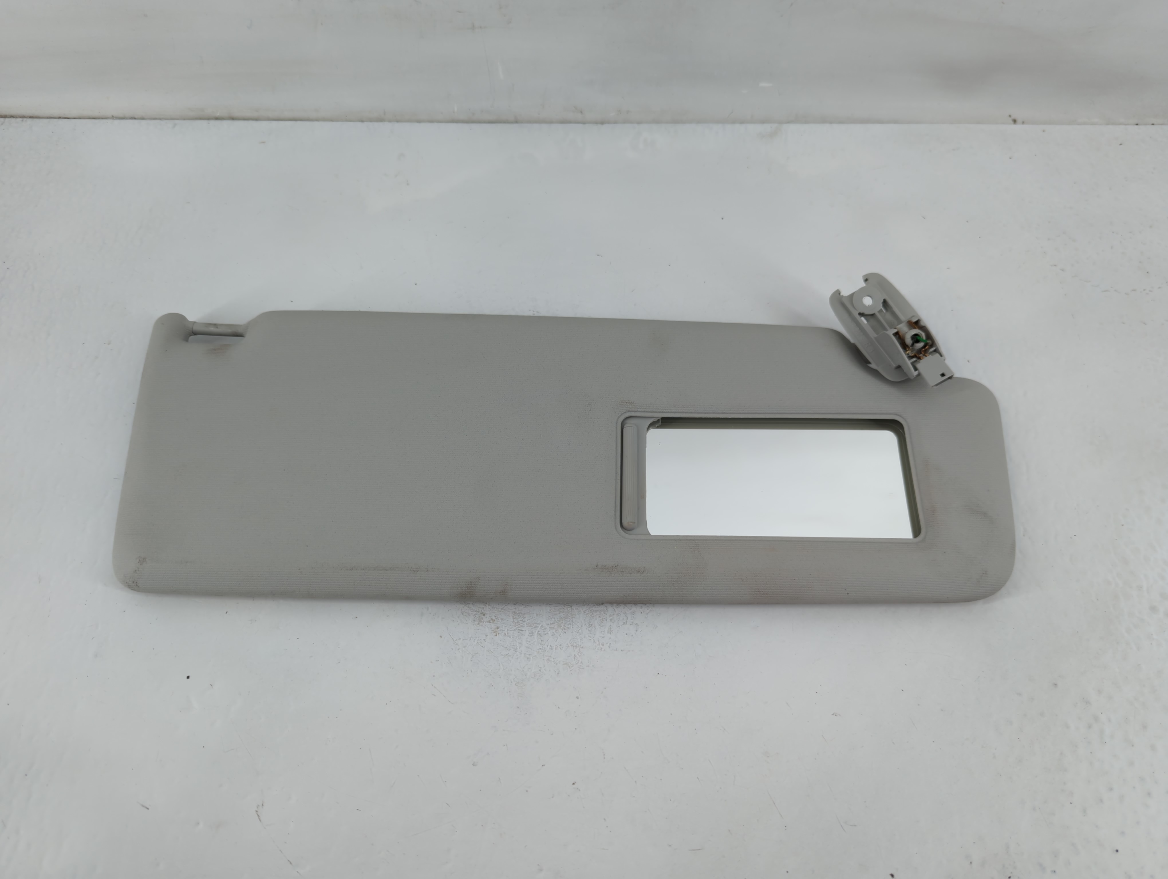 2009-2018 Volkswagen Tiguan Passenger Sun Visor Mirror Right Sunvisor 824664 - Oemusedautoparts1.com