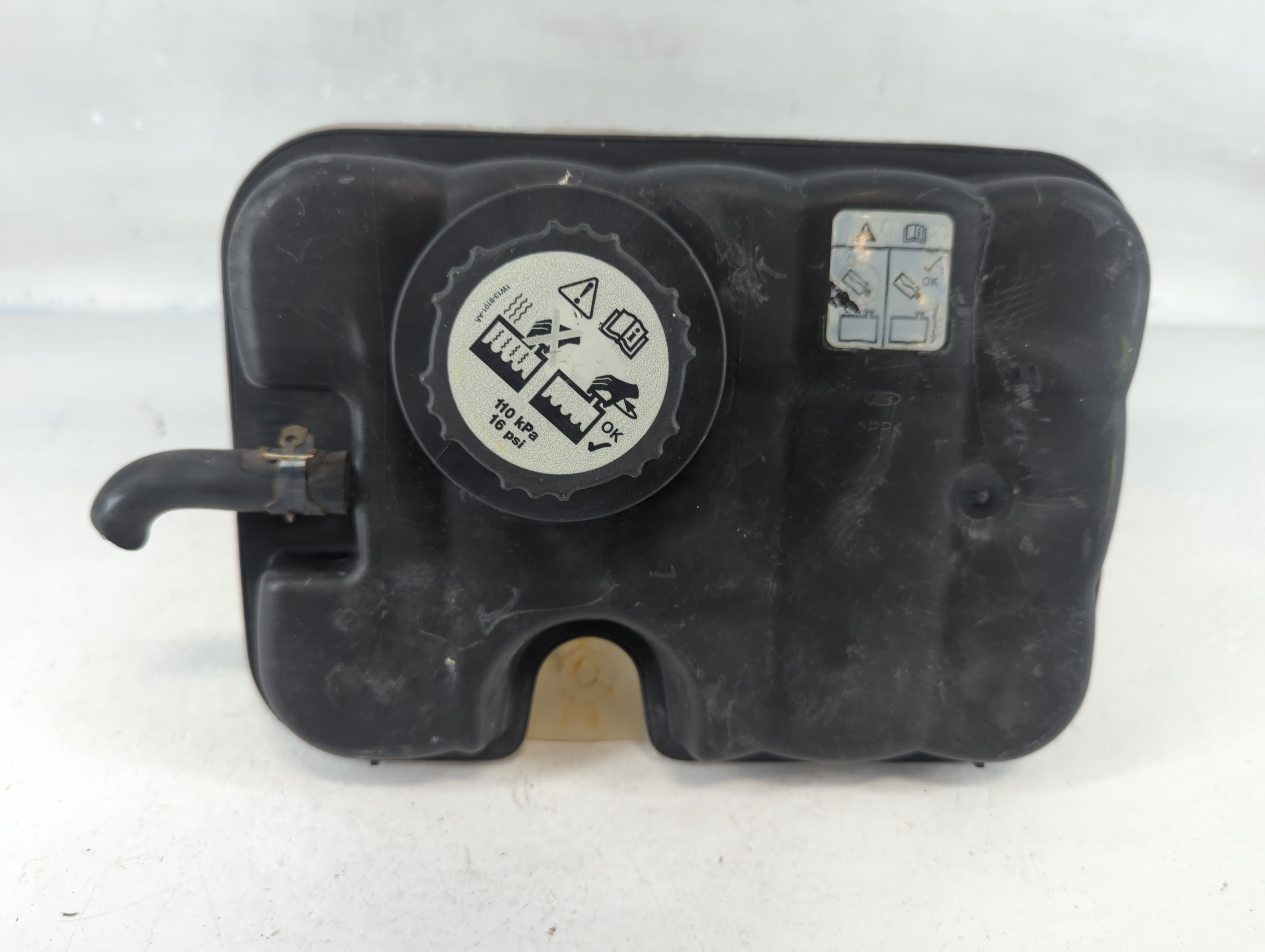 2003 Ford Crown Victoria Radiator Coolant Overflow Expansion Tank Bottle 824673 - Oemusedautoparts1.com