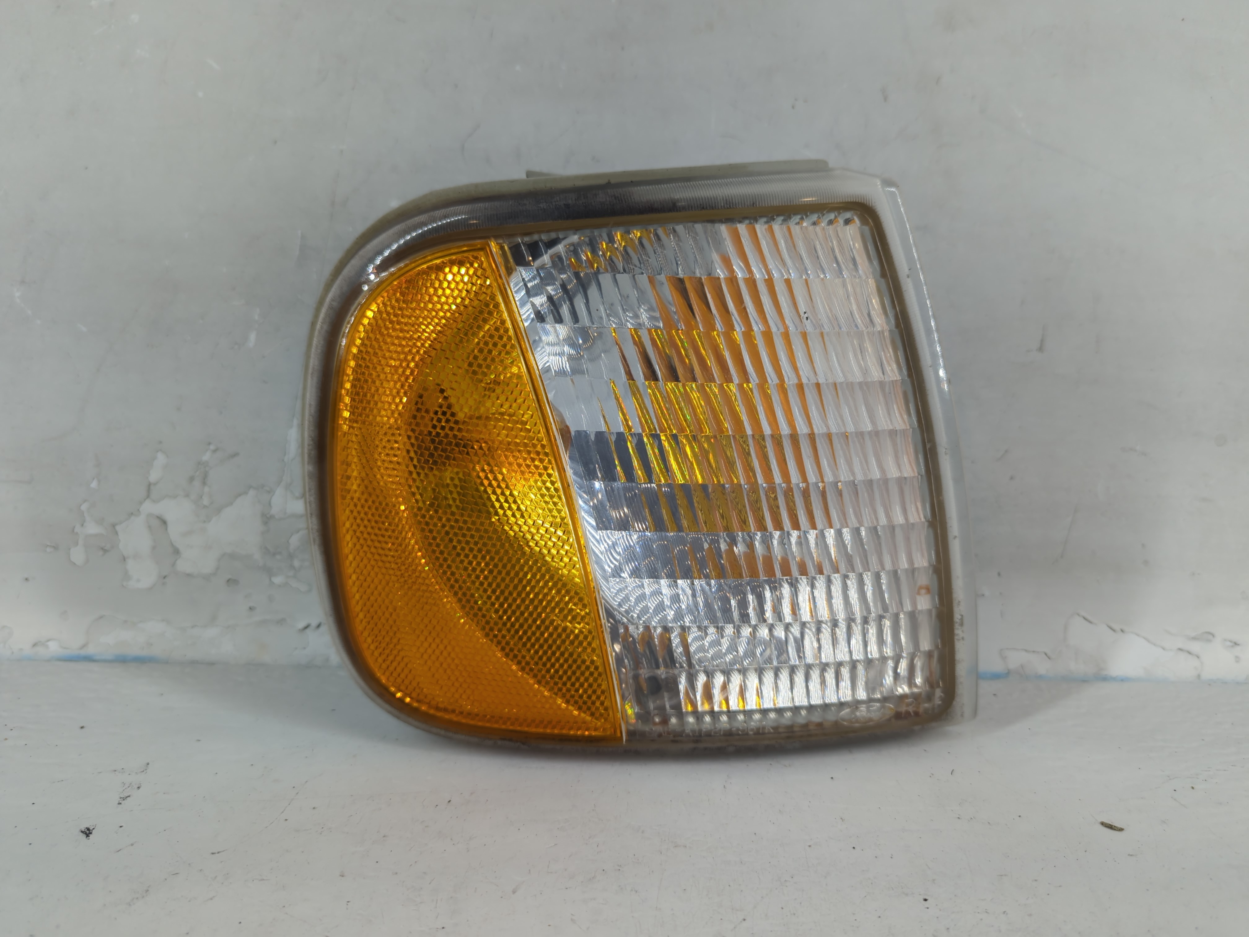 1997-1997 Ford F-150 Passenger Right Oem Head Light Headlight Lamp 824678 - Oemusedautoparts1.com