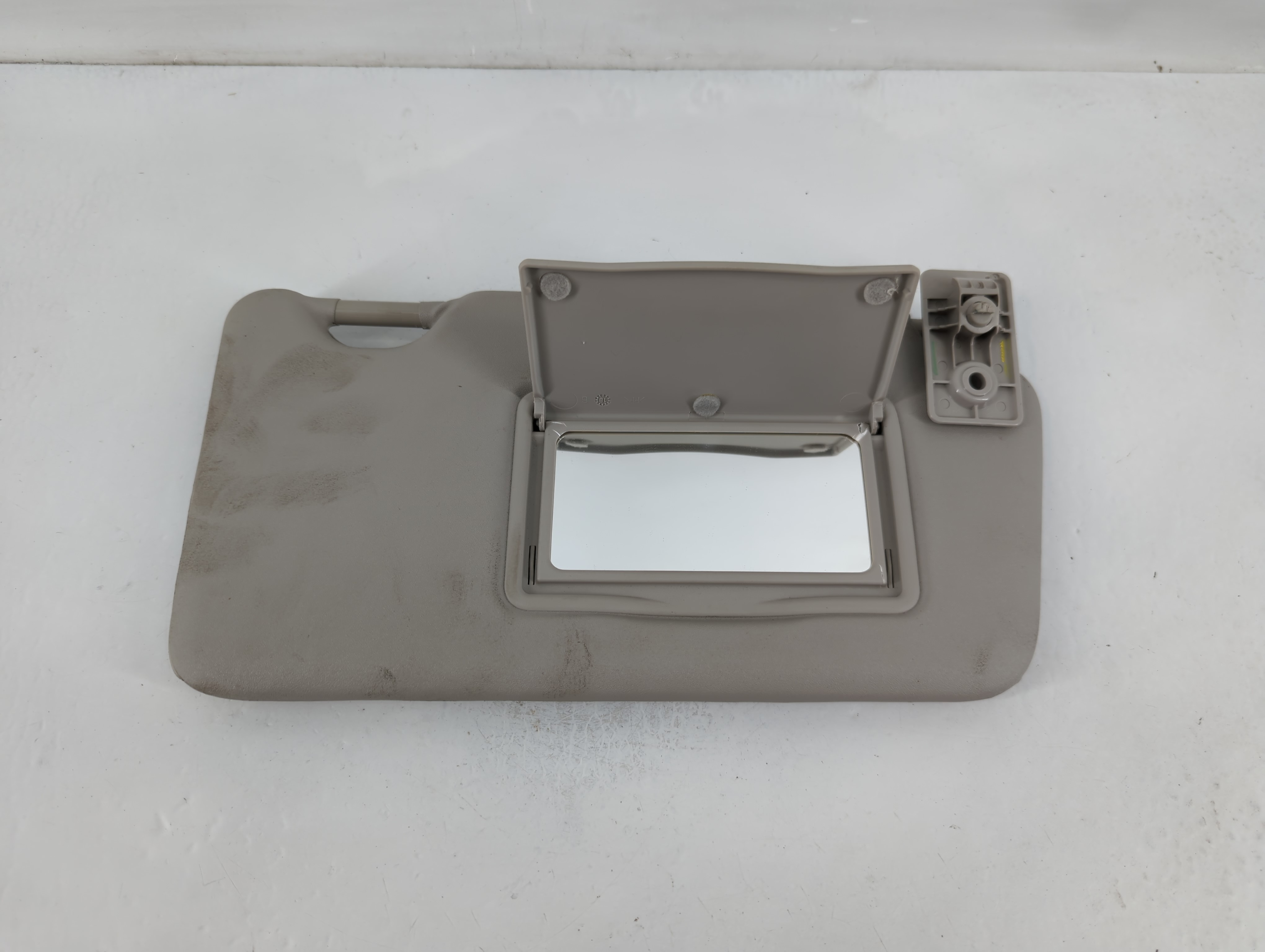 2016-2019 Nissan Versa Passenger Sun Visor Mirror Right Sunvisor 824685 - Oemusedautoparts1.com