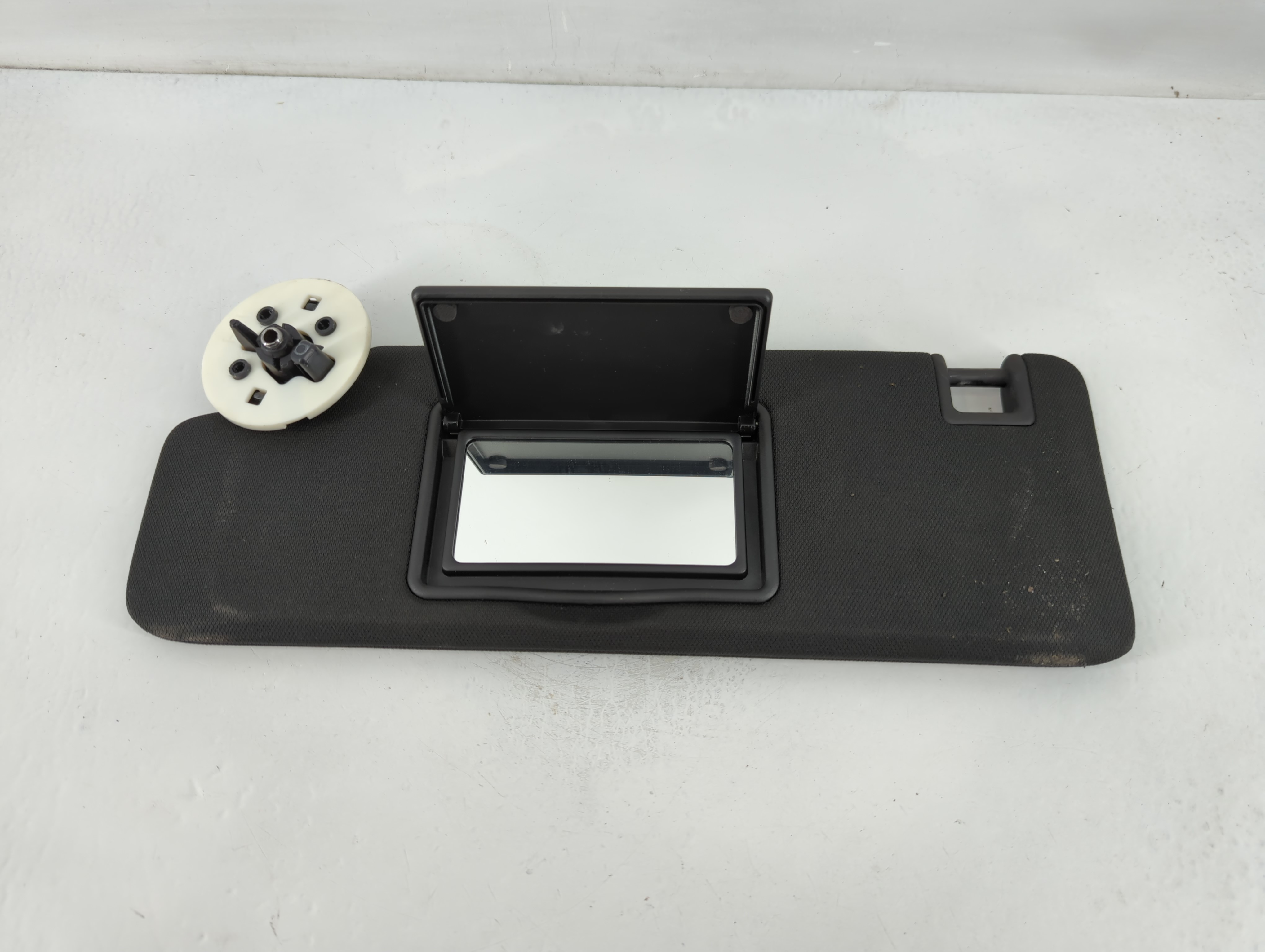 2021-2021 Chevrolet Camaro Driver Sun Visor Mirror Left Sunvisor Black 824693 - Oemusedautoparts1.com