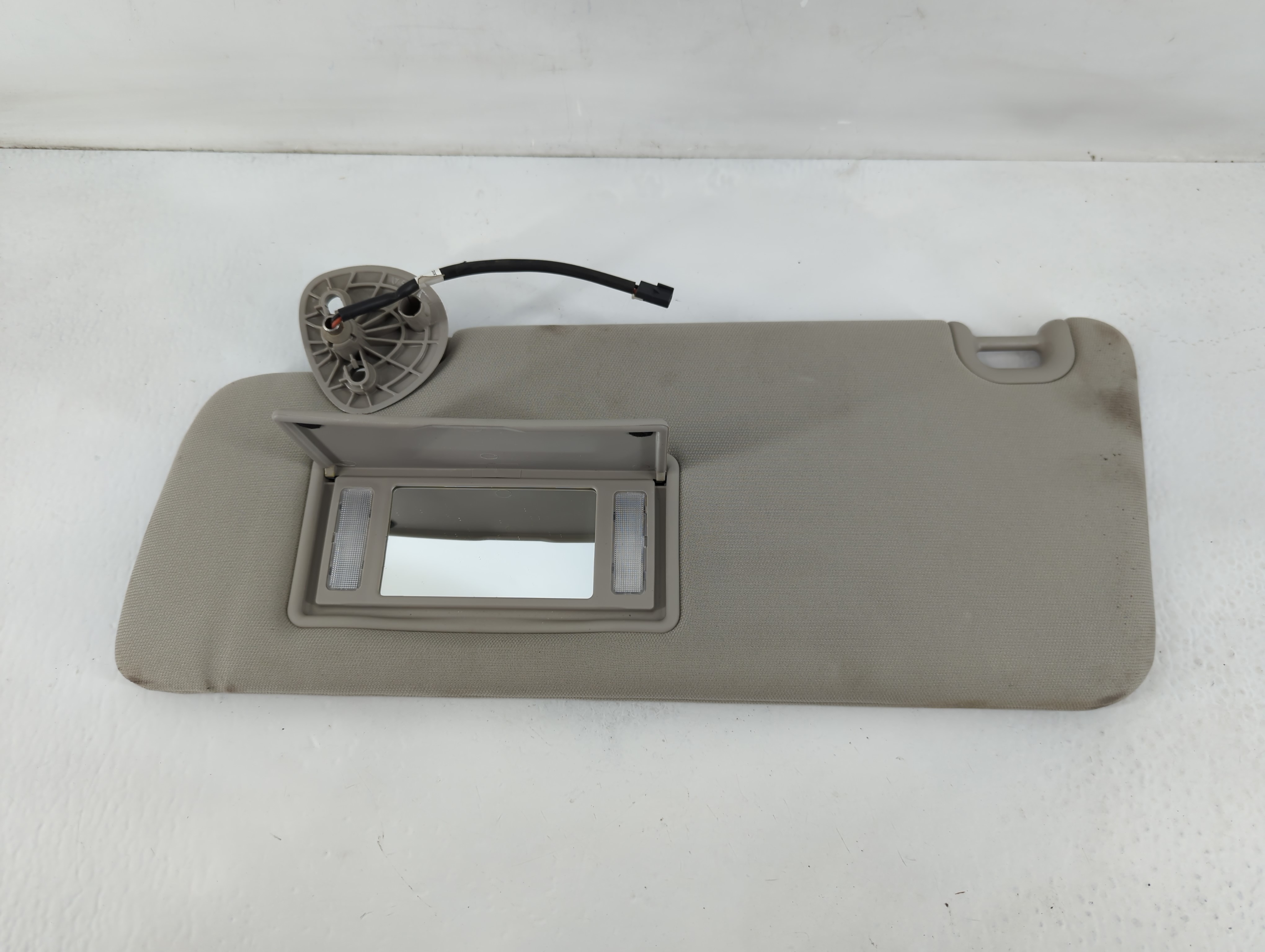Dodge Ram 1500 Driver Sun Visor Mirror Left Sunvisor Grey 824756 - Oemusedautoparts1.com