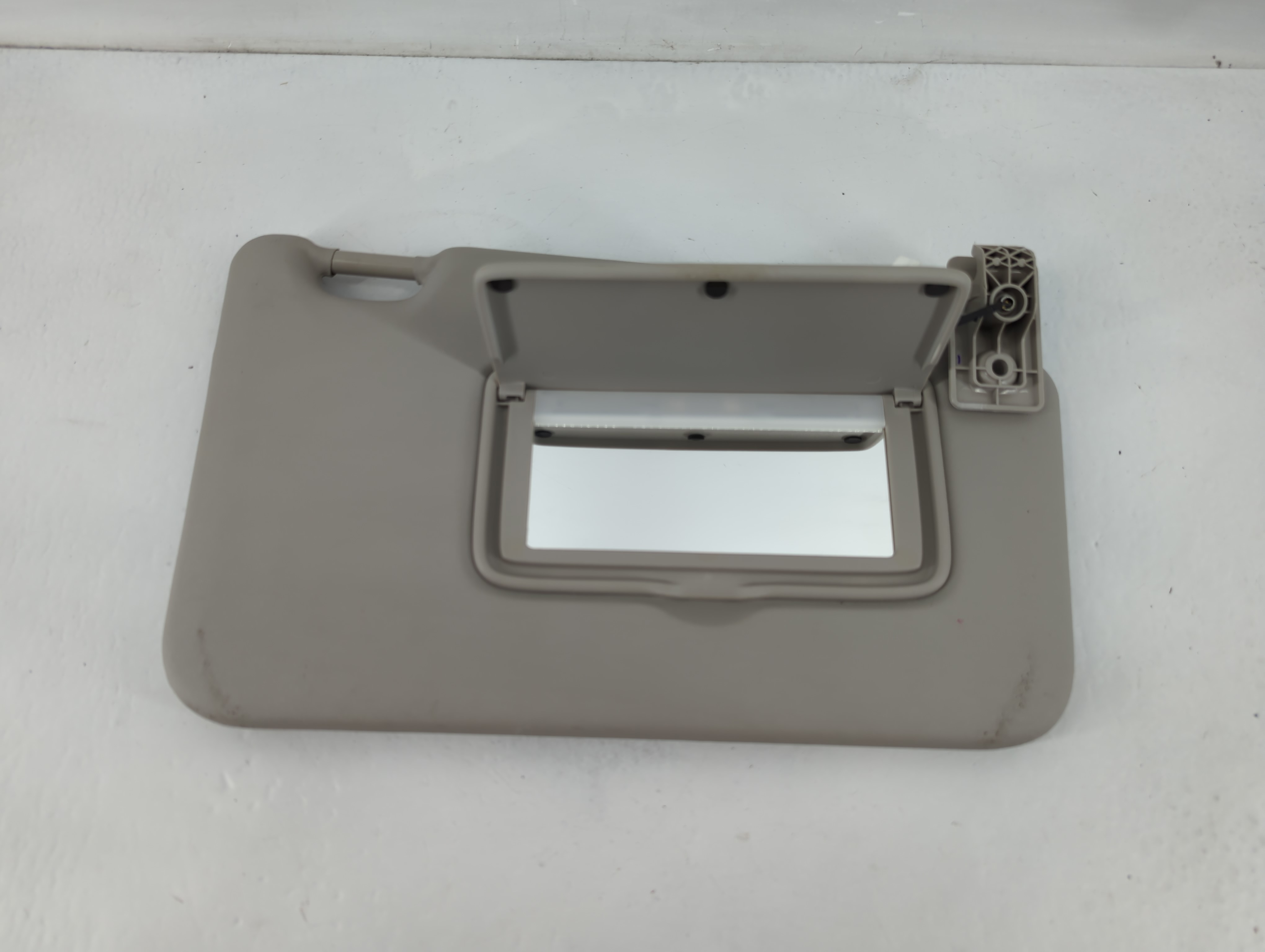 2018-2021 Nissan Kicks Passenger Sun Visor Mirror Right Sunvisor 824763 - Oemusedautoparts1.com