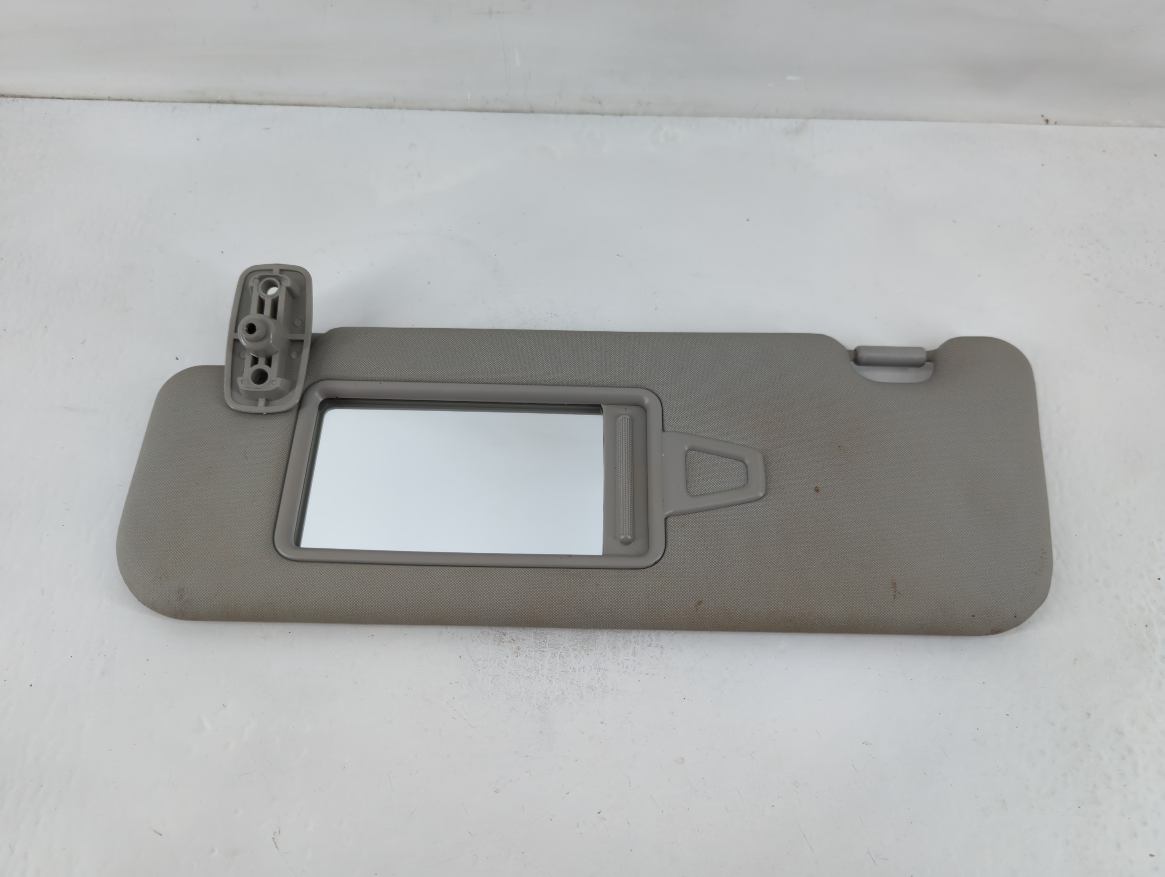 2011-2016 Kia Sportage Driver Sun Visor Mirror Left Sunvisor Pale Grey 824775 - Oemusedautoparts1.com