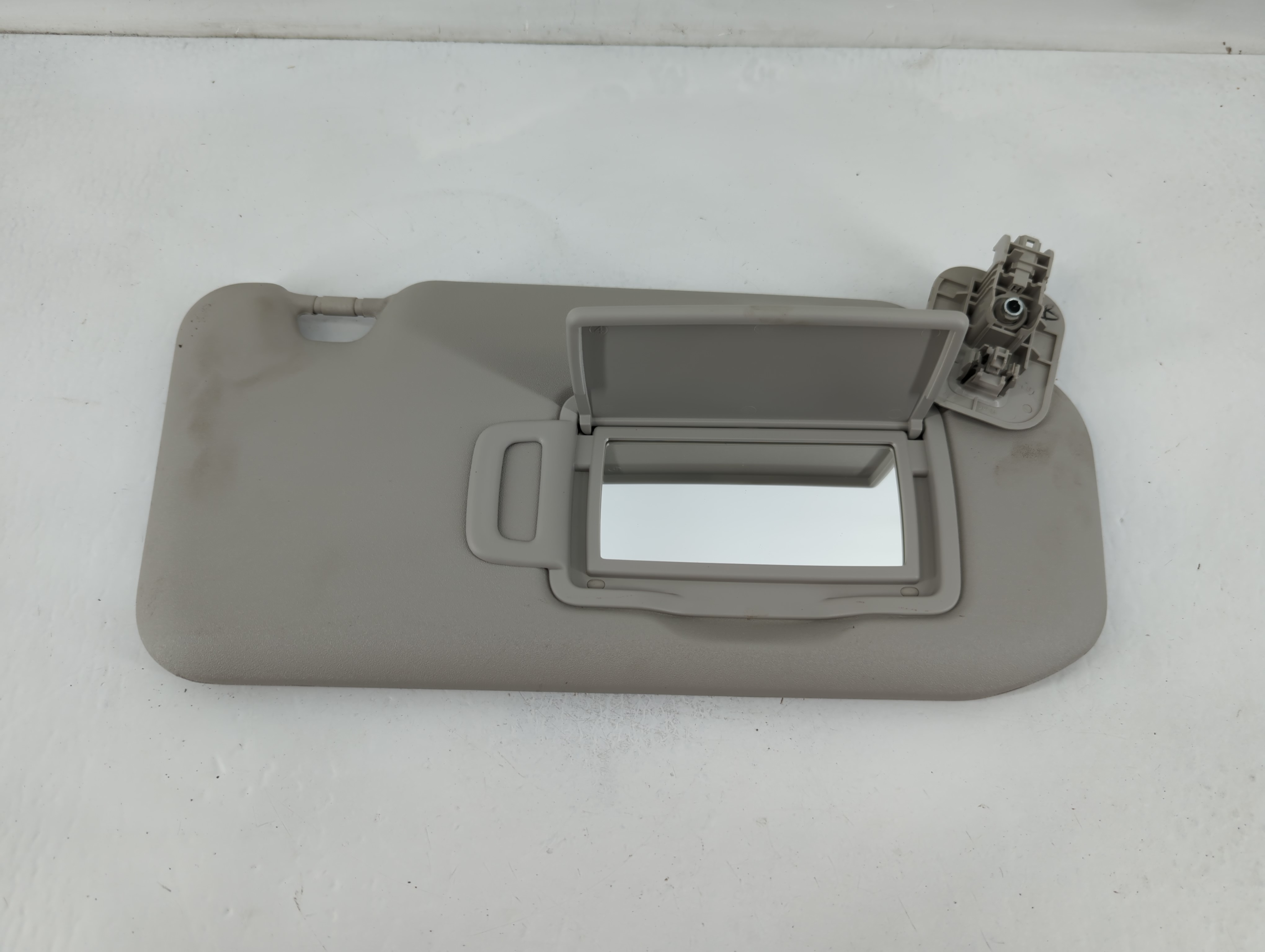 2020-2022 Nissan Sentra Passenger Sun Visor Mirror Right Sunvisor 824780 - Oemusedautoparts1.com