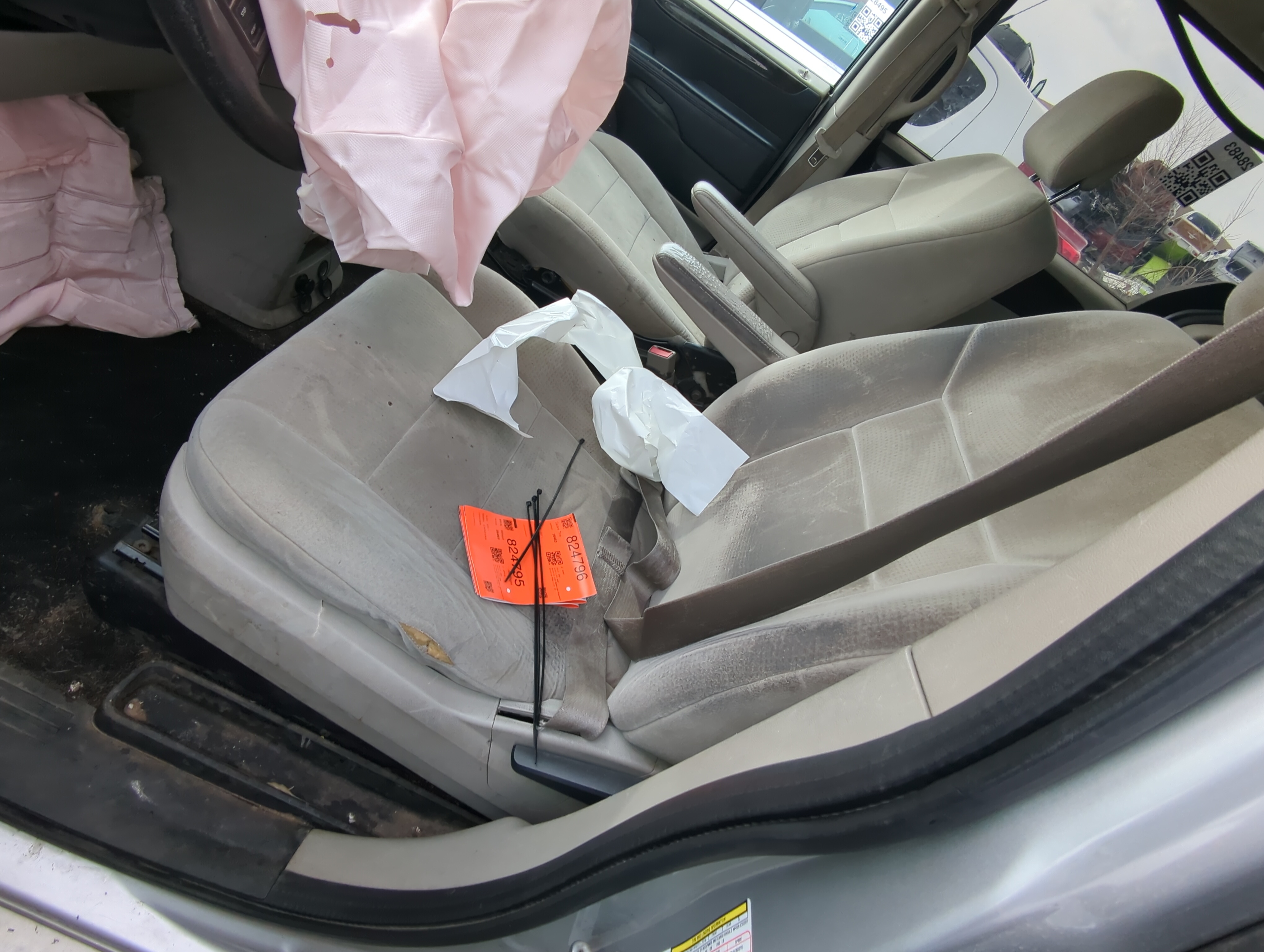 Dodge Caravan Driver Front Seat Oem 824925 - Oemusedautoparts1.com