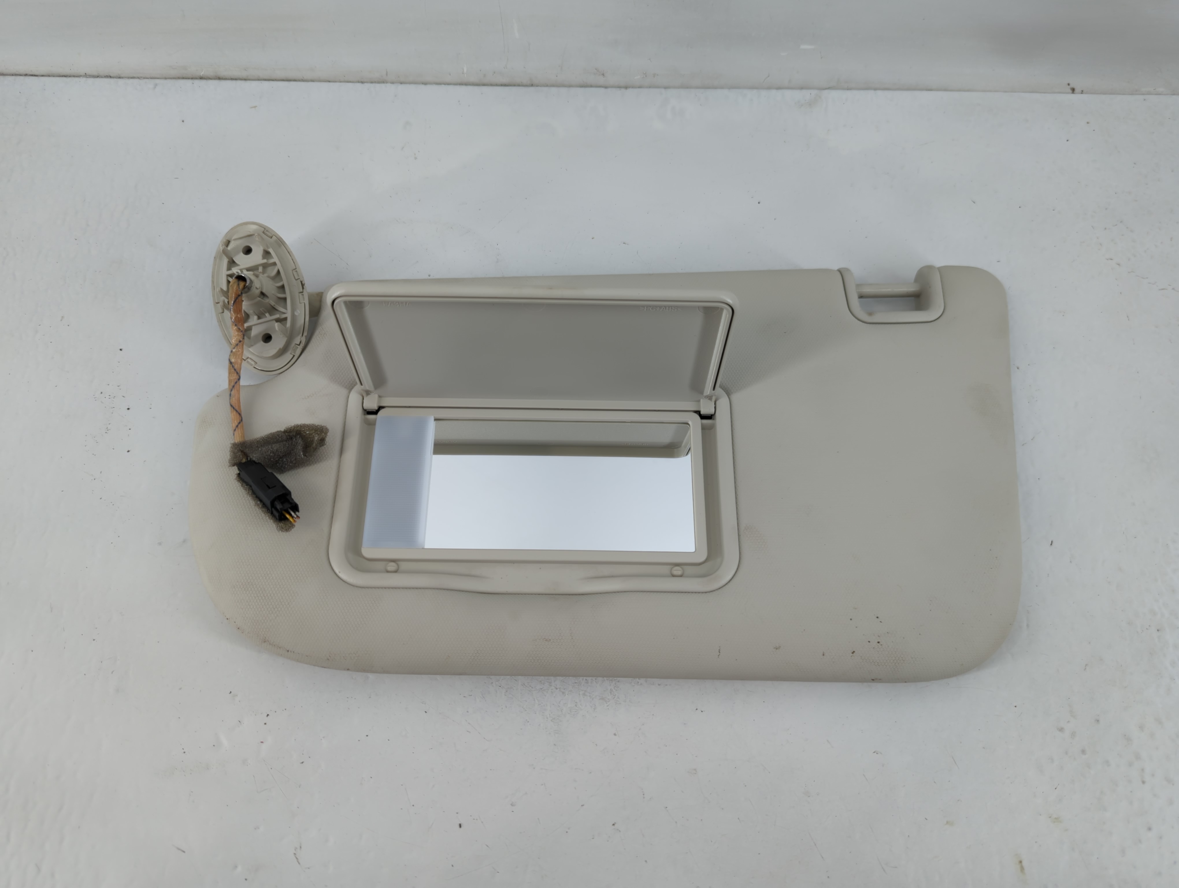 2013-2019 Ford Escape Driver Sun Visor Mirror Left Sunvisor Cream 825112 - Oemusedautoparts1.com