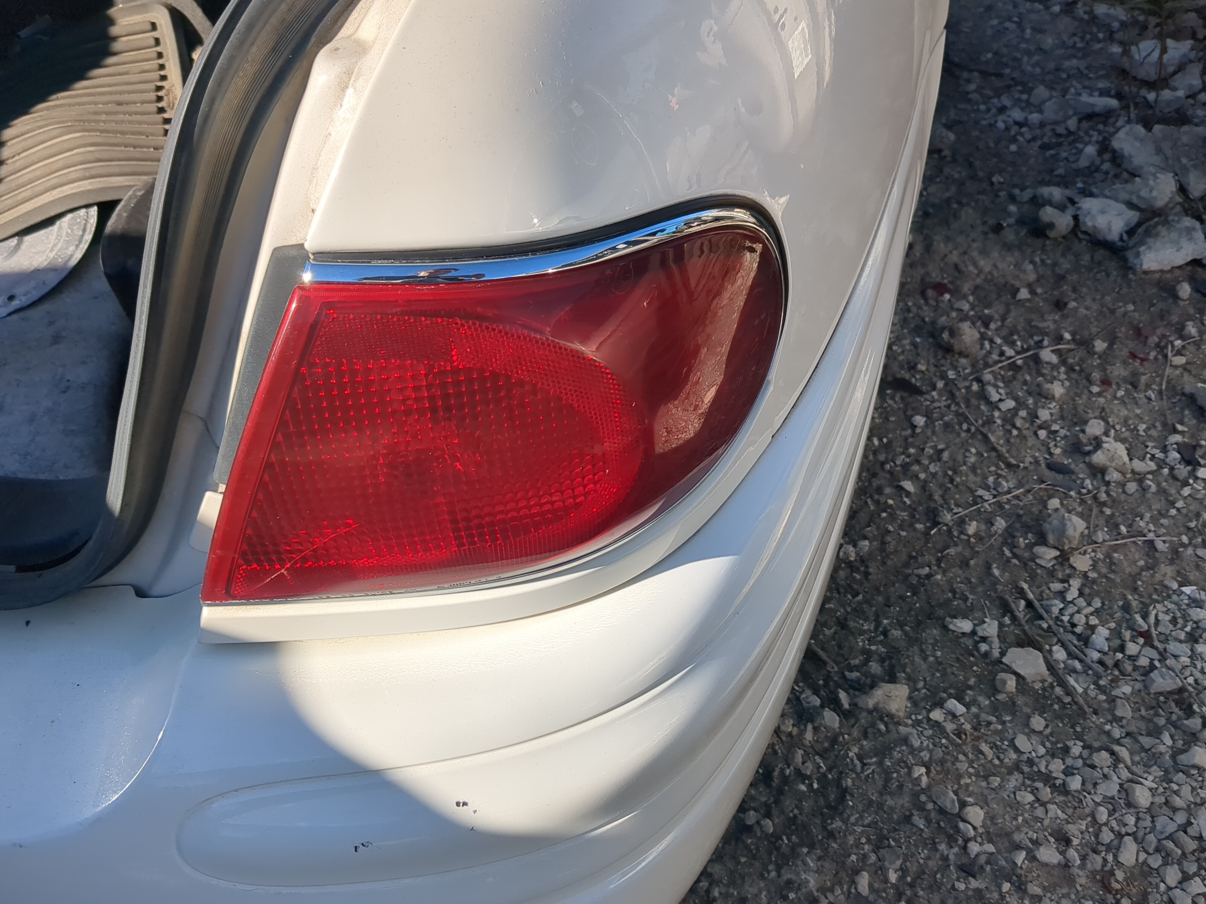 2001-2005 Buick Lesabre Passenger Right Side Tail Light Taillight Oem 825368 - Oemusedautoparts1.com