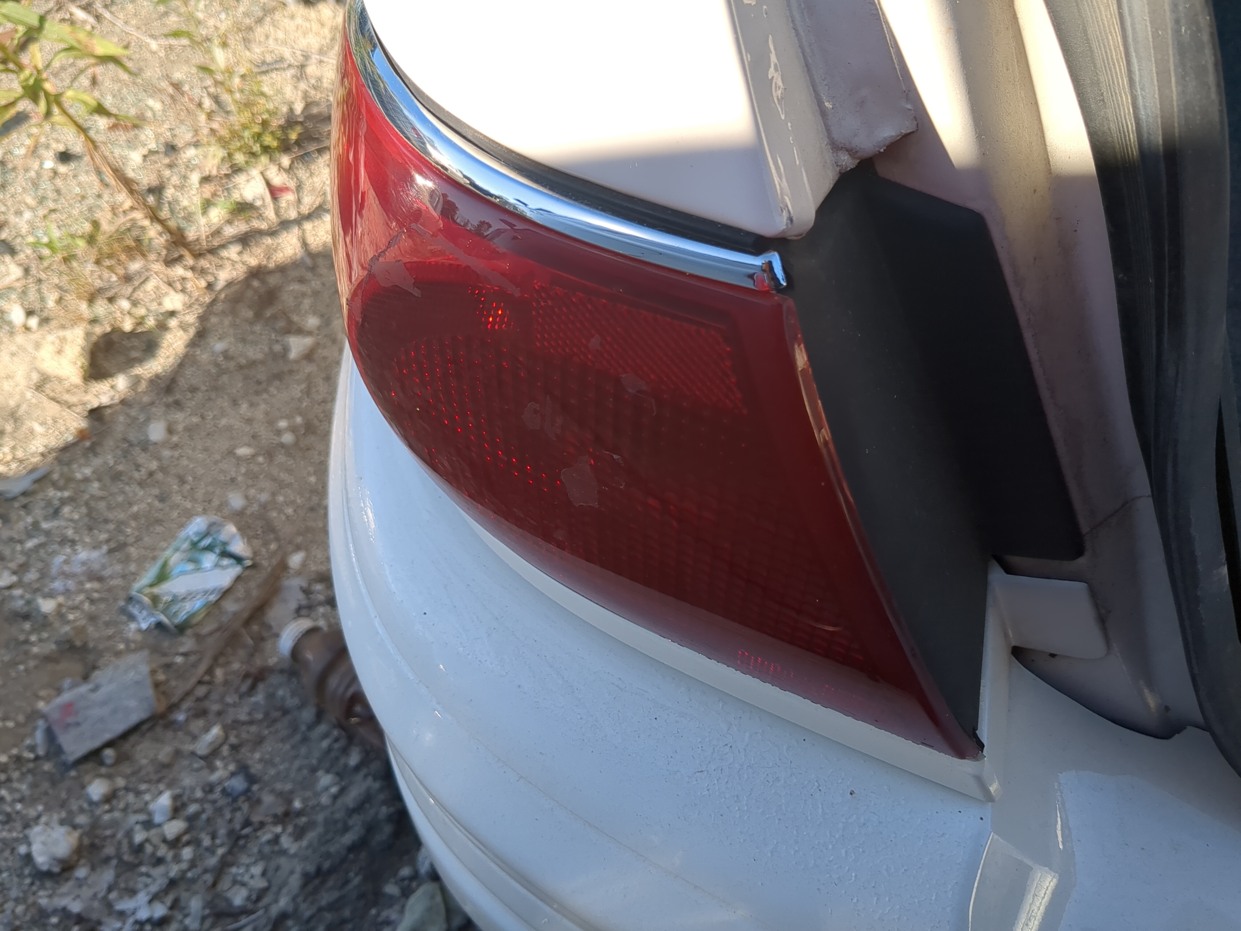 2001-2005 Buick Lesabre Driver Left Side Tail Light Taillight Oem 825369 - Oemusedautoparts1.com