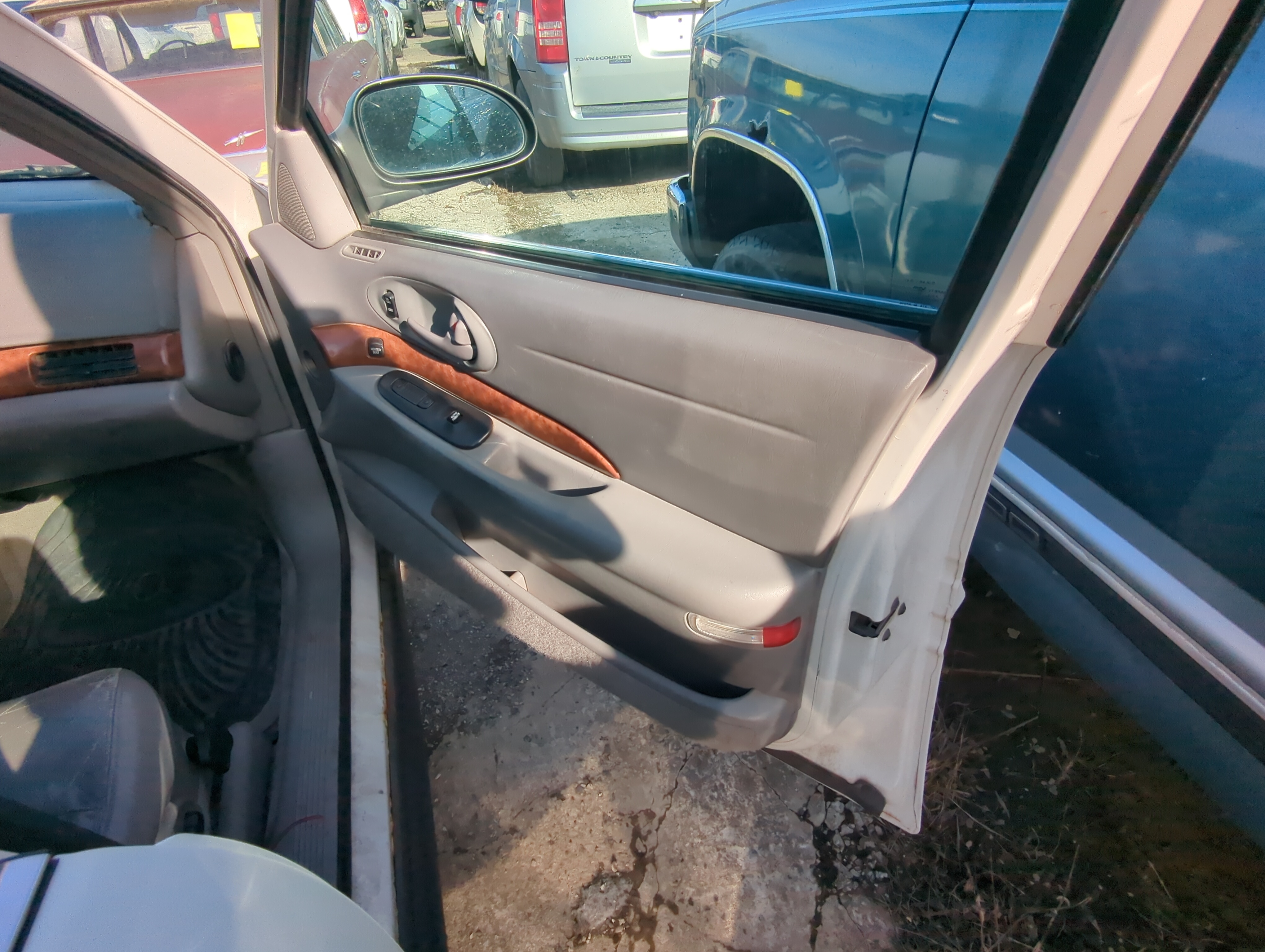 Picture of 2003 Buick Lesabre Front Right Passenger Interior Door Panel Trim 825400