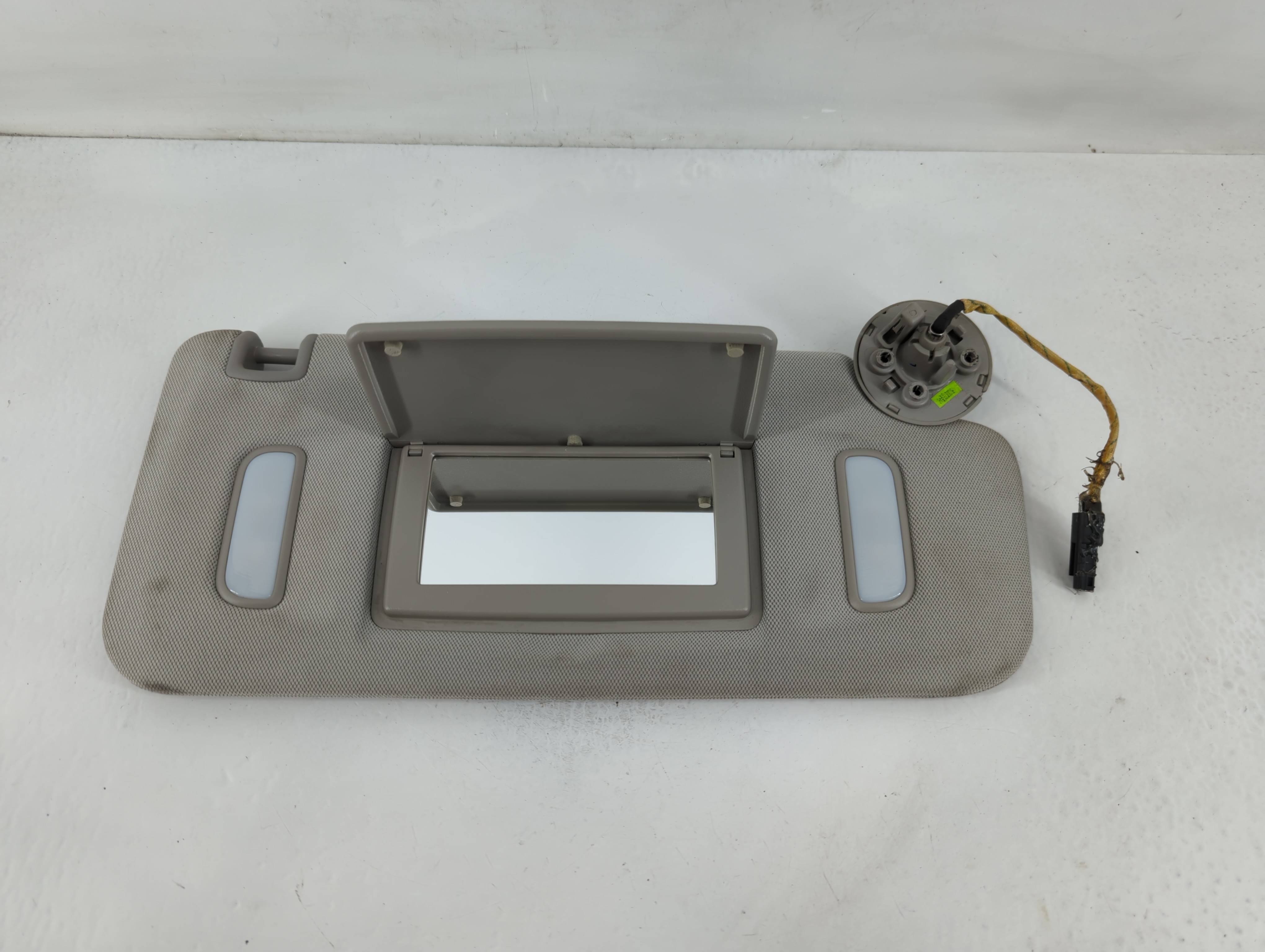 2010-2017 Chevrolet Equinox Passenger Sun Visor Mirror Right Sunvisor 825507 - Oemusedautoparts1.com
