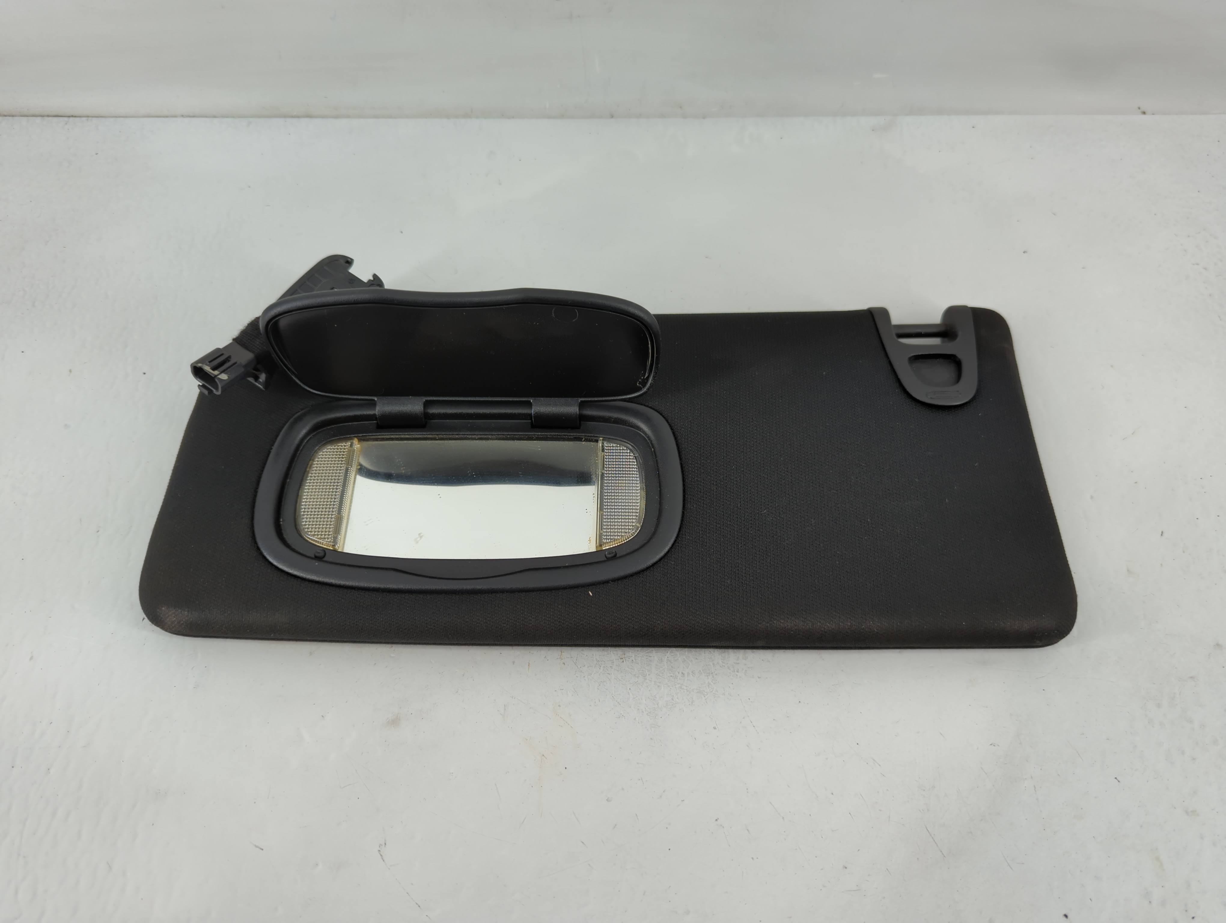 2016-2017 Chrysler 200 Driver Sun Visor Mirror Left Sunvisor Black 825521 - Oemusedautoparts1.com