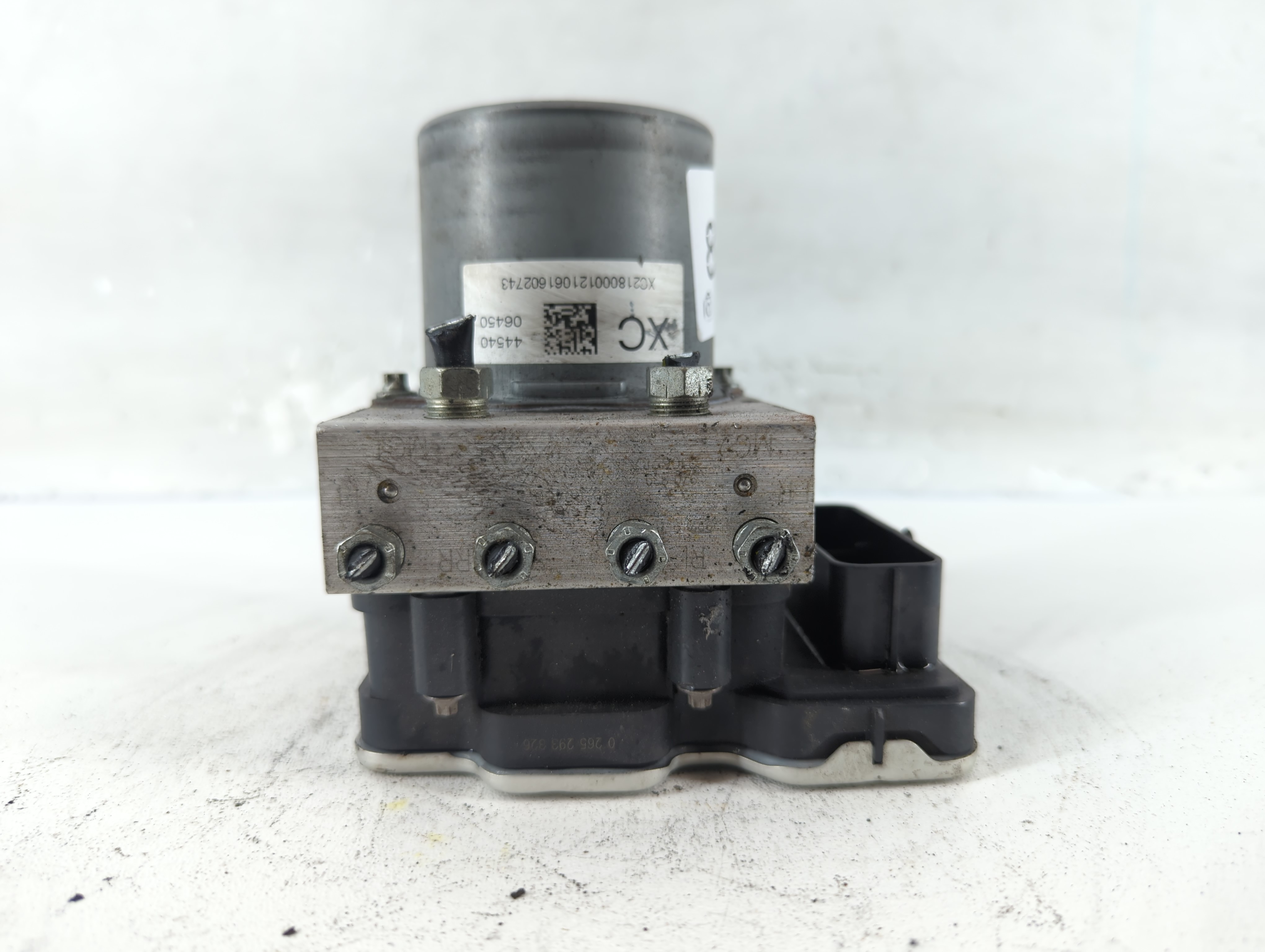 2021-2022 Toyota Camry Abs Pump Control Module 825549 - Oemusedautoparts1.com